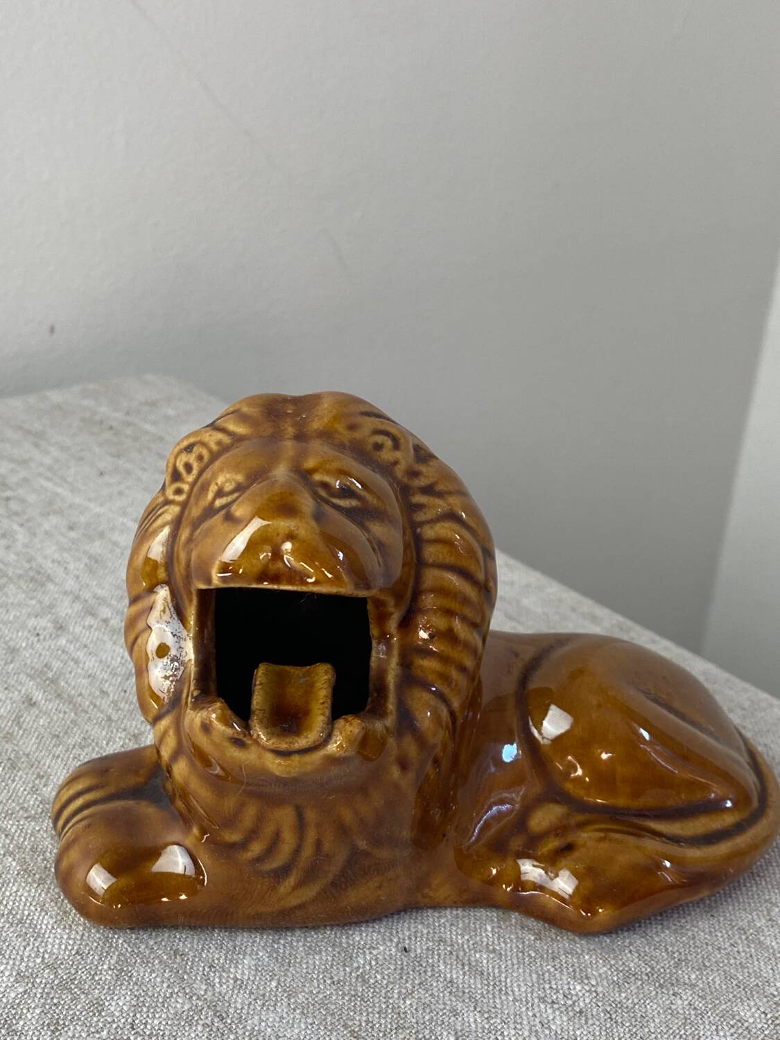 Ceramic lion ashtray
