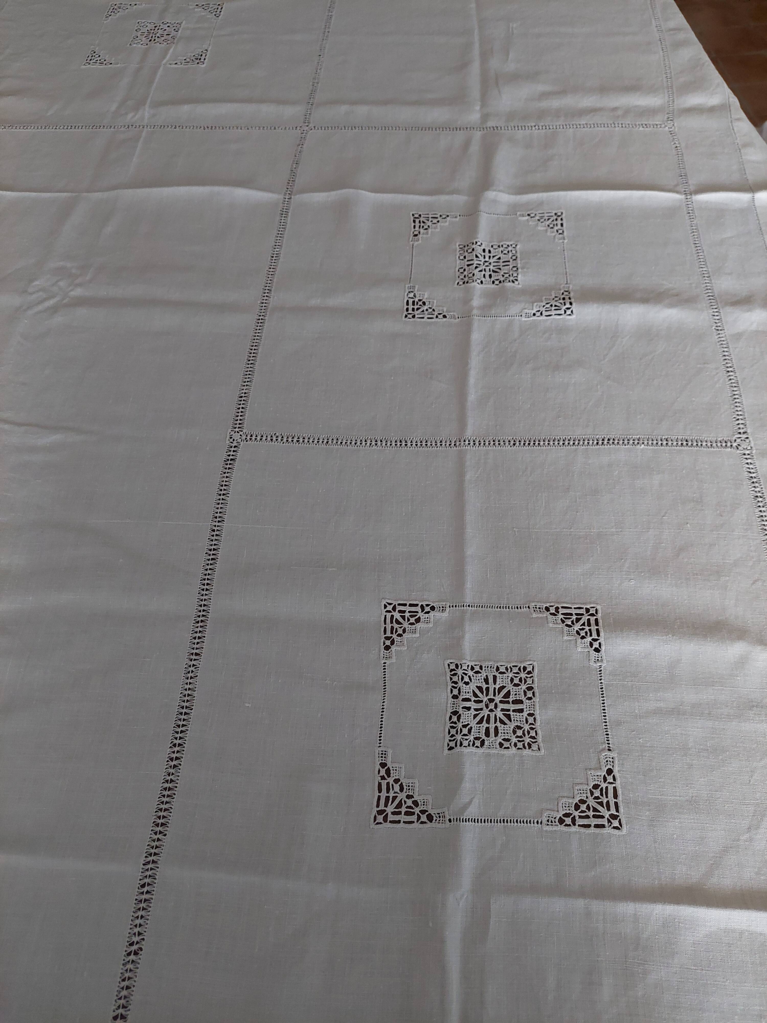 Nappe ancienne lin brodé 175 X 175 cm