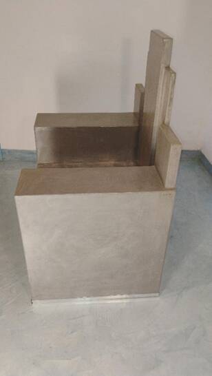 Architectural armchair in polished concrete – Unique artisan piece.