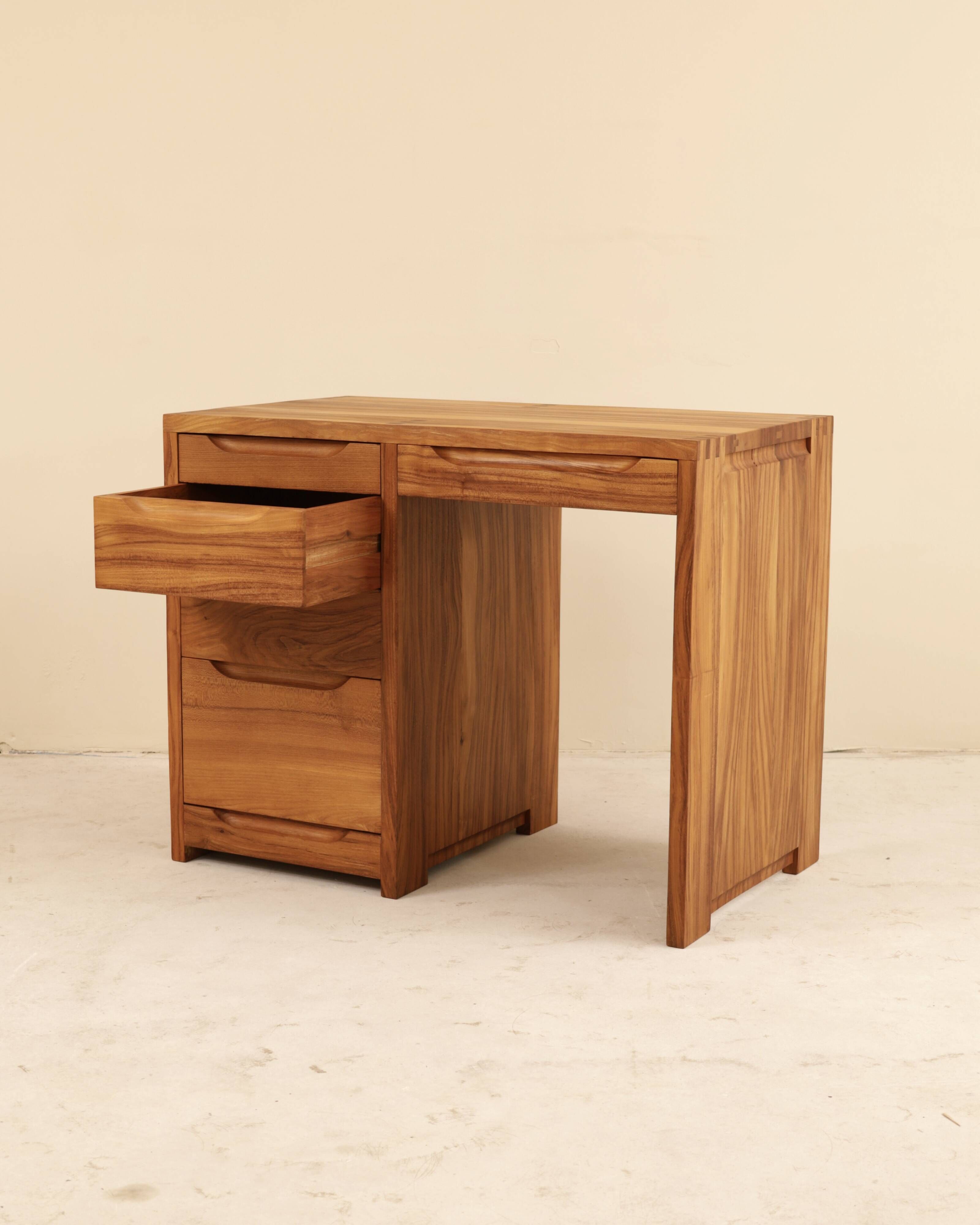 Bureau en orme massif, France, 1990's
