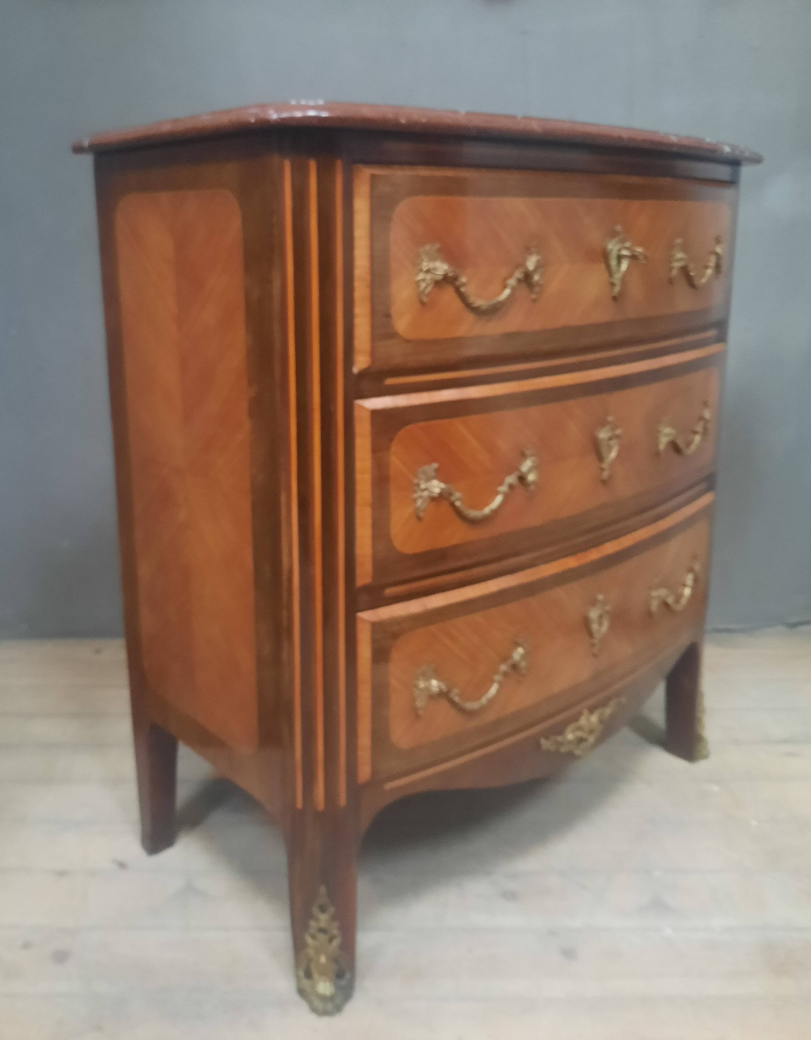 Commode en marquetterie style Louis XIV 9