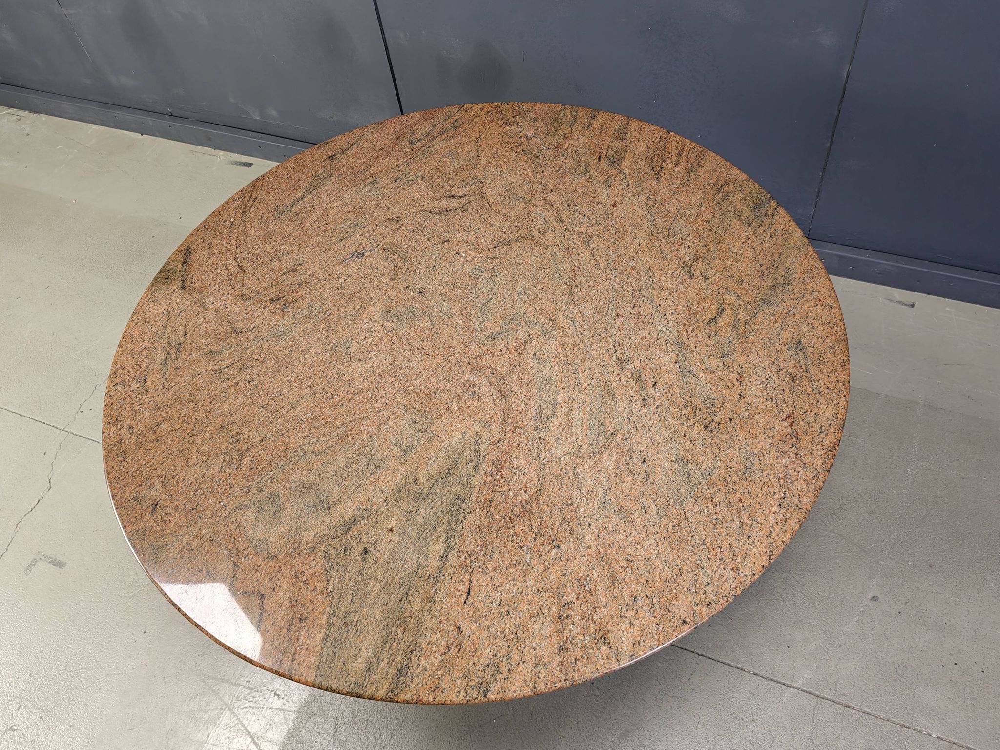 Table à manger ronde en granit vintage, années 1970