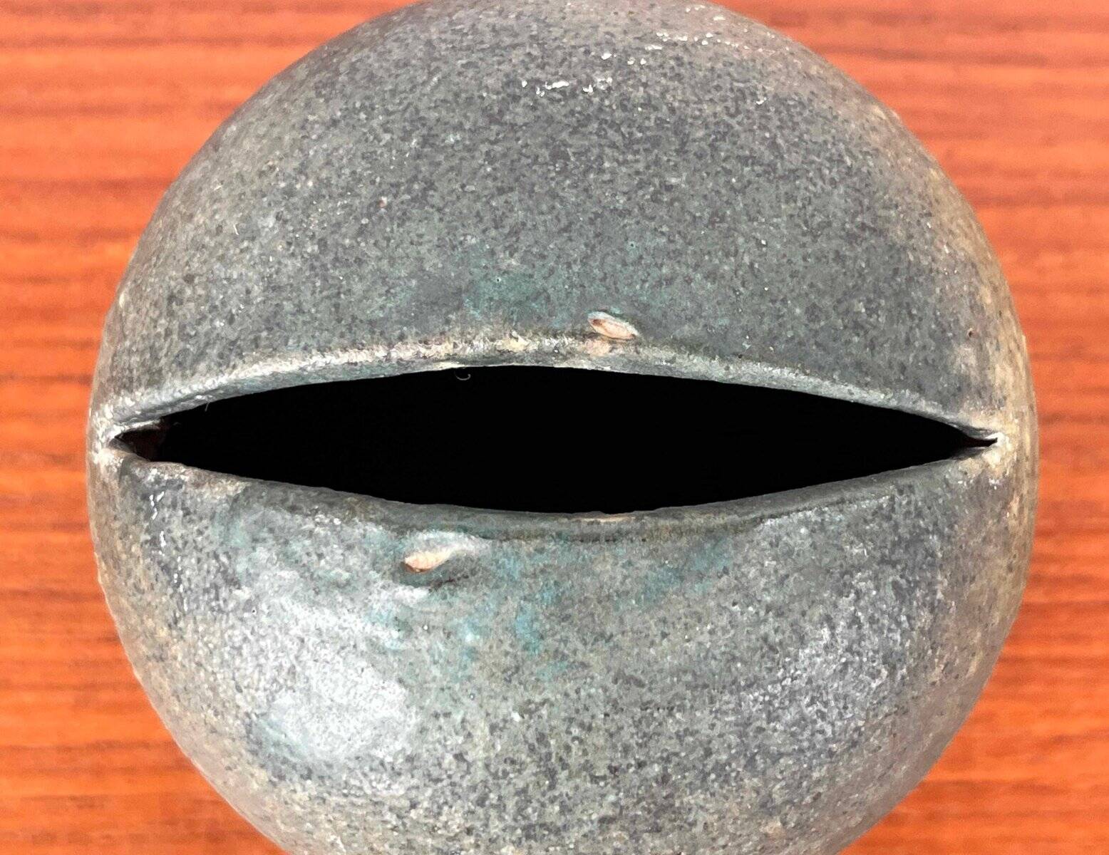 Minimalist vase by Dutch studio from the mid-century by Piet Knepper for Mobach, 1960s.