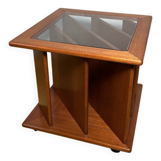 Table basse rétro vintage en teck du milieu du siècle avec porte-revues ou porte-disque 1960
