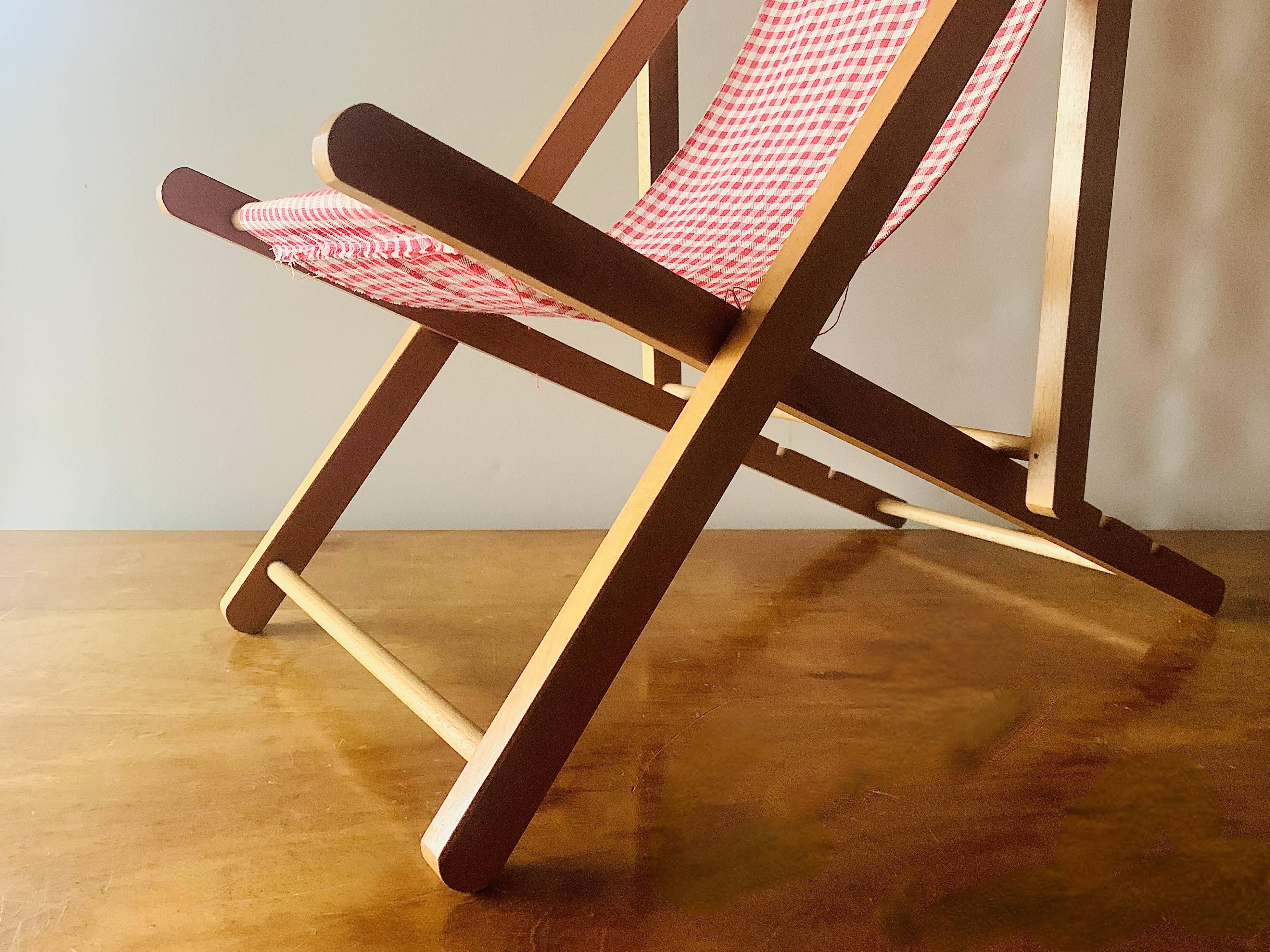 Chilienne en bois vintage pour poupée
