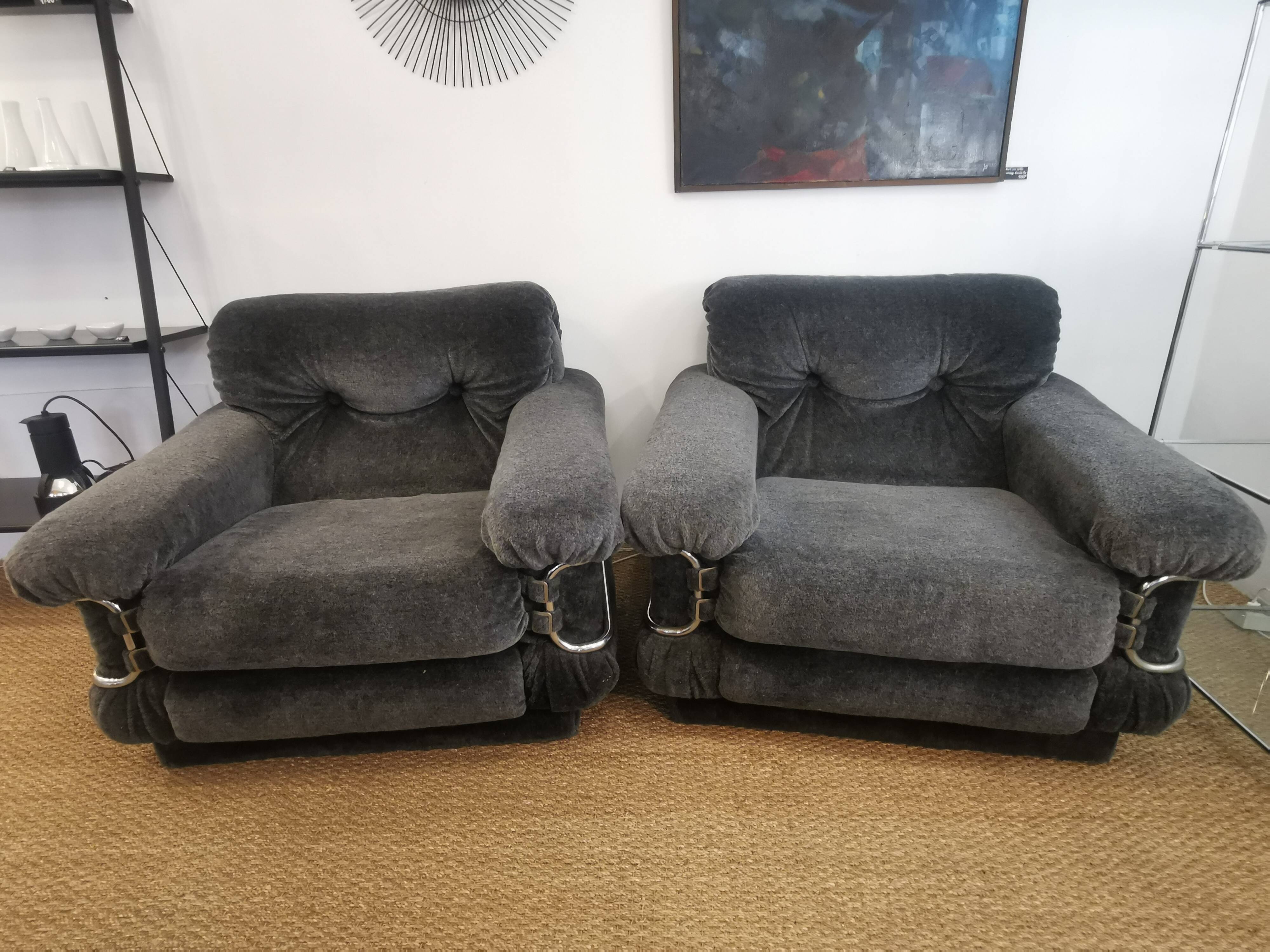 Pair of vintage italian design armchairs from the 70s