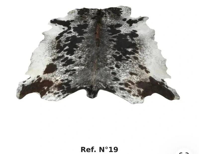Genuine cowhide rug 1.9 x 1.9 m - Ref. 19