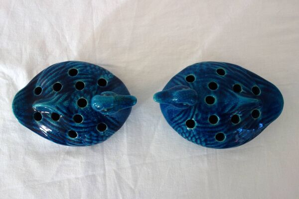 2 pique fleurs canard en céramique bleue