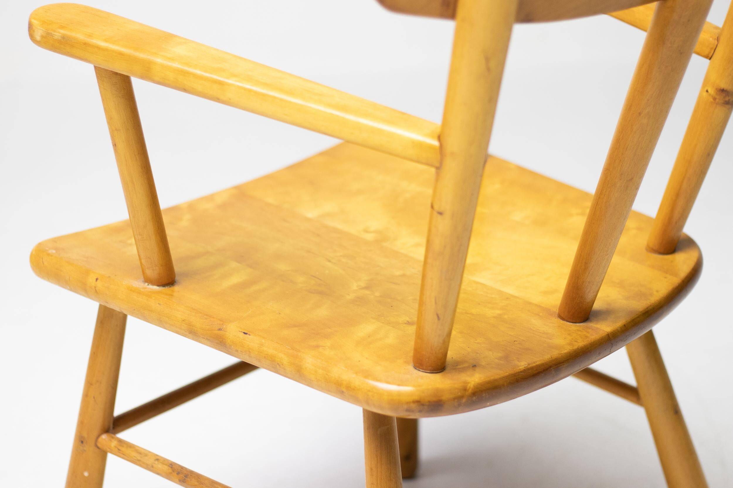 Danish organic armchair in solid birch, curved backrest, 1950s design.