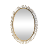 Oval mirror in gold metal