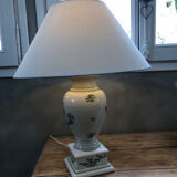 Pied de lampe ancien en porcelaine de Moustiers