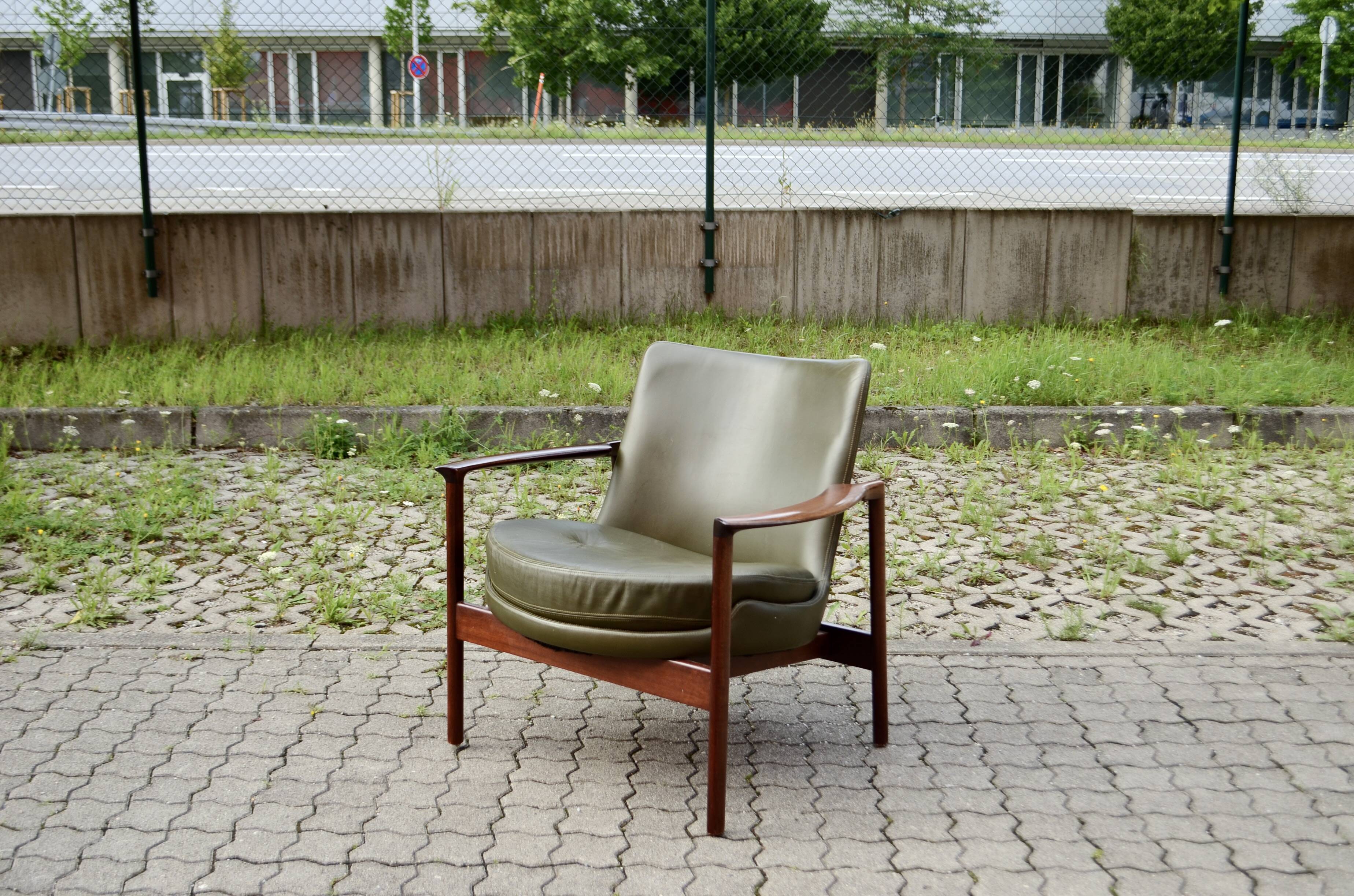 Ib Kofod Larsen for Fröscher Sitform olive leather Lounge Chair