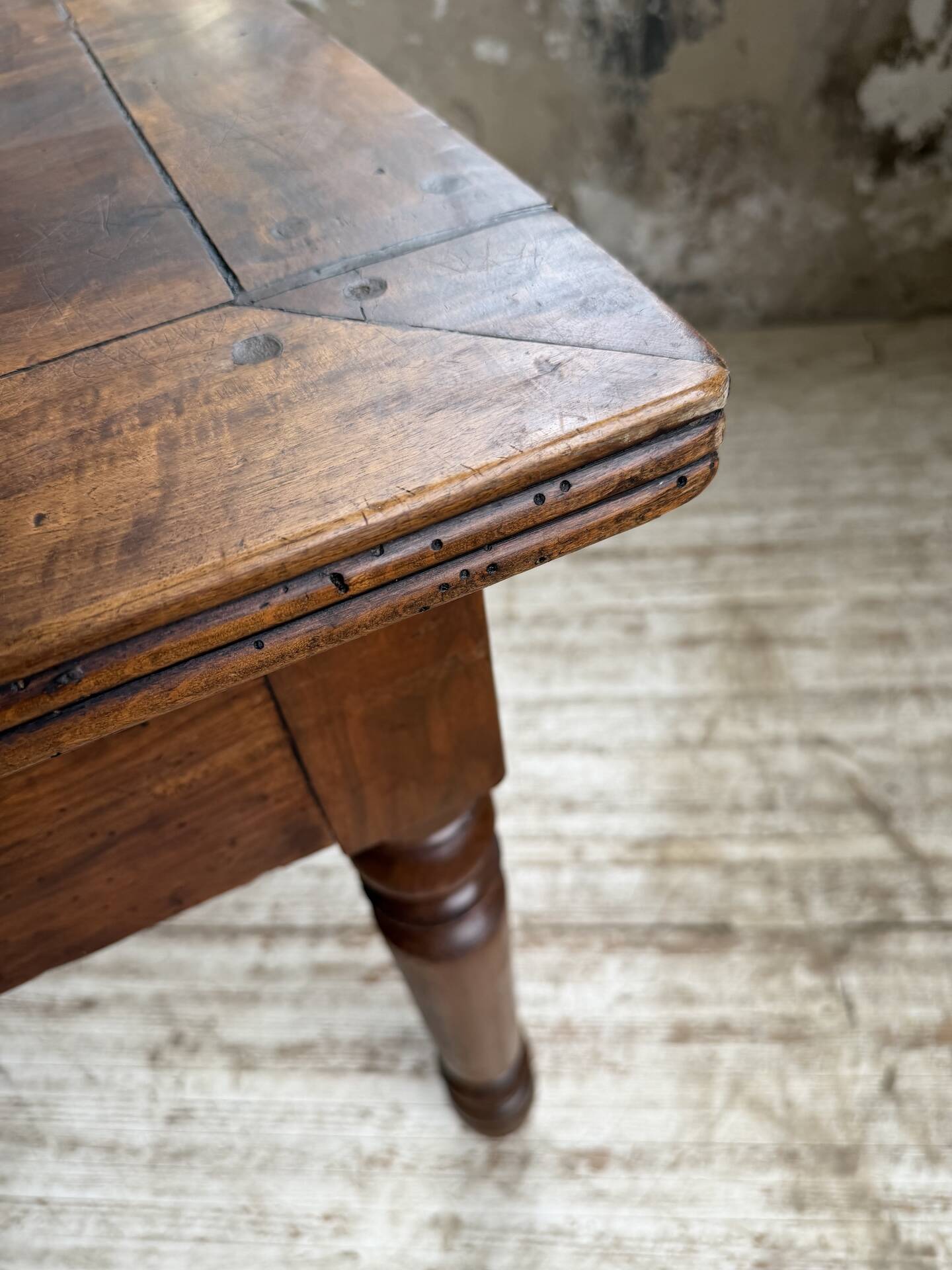 Table de ferme ou table de drapier noyer massif 1900