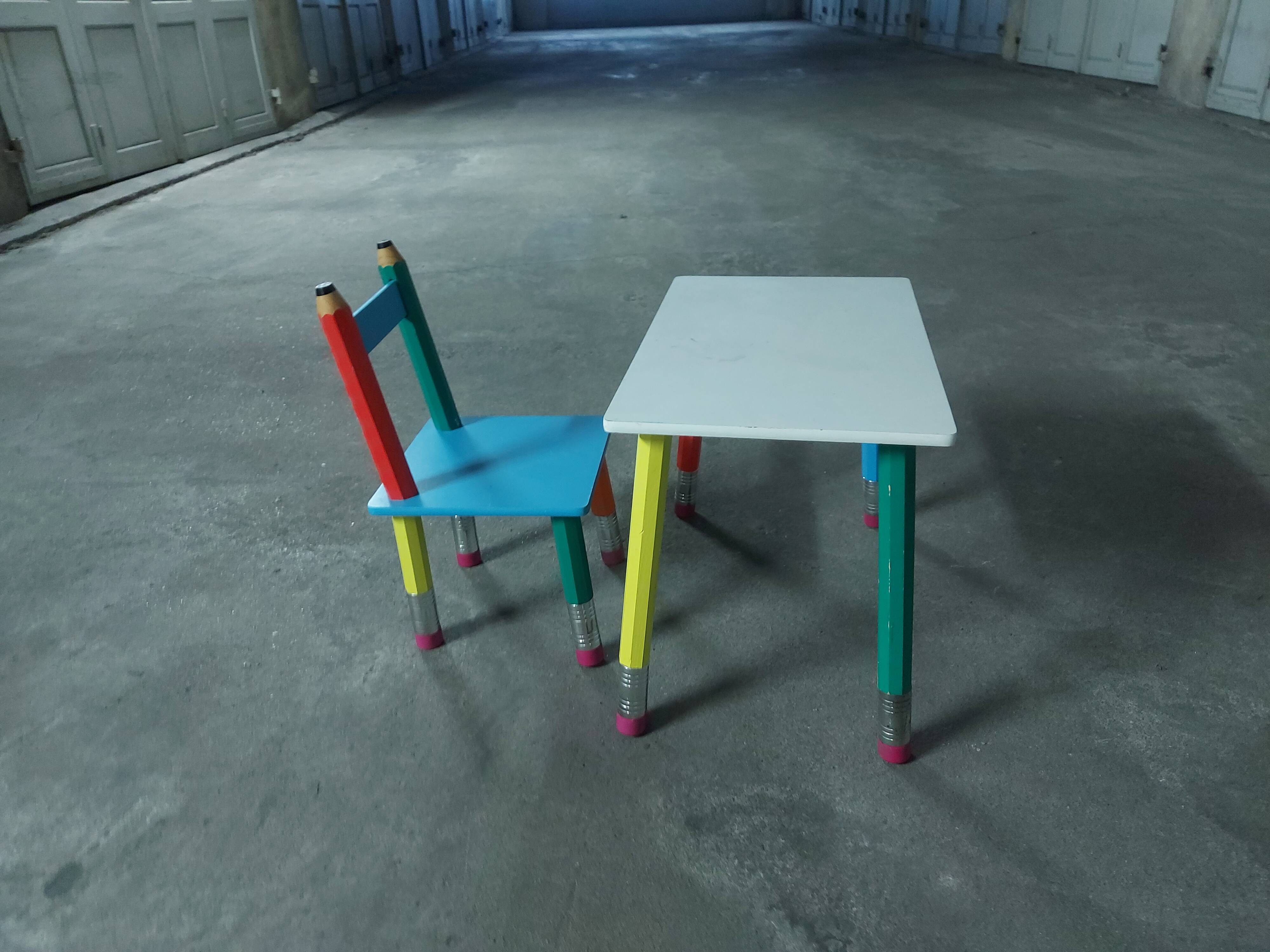 Ensemble chaise et bureau d'enfant  , Pierre Salla