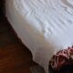 Plaid ancien blanc franges broderies ajourées