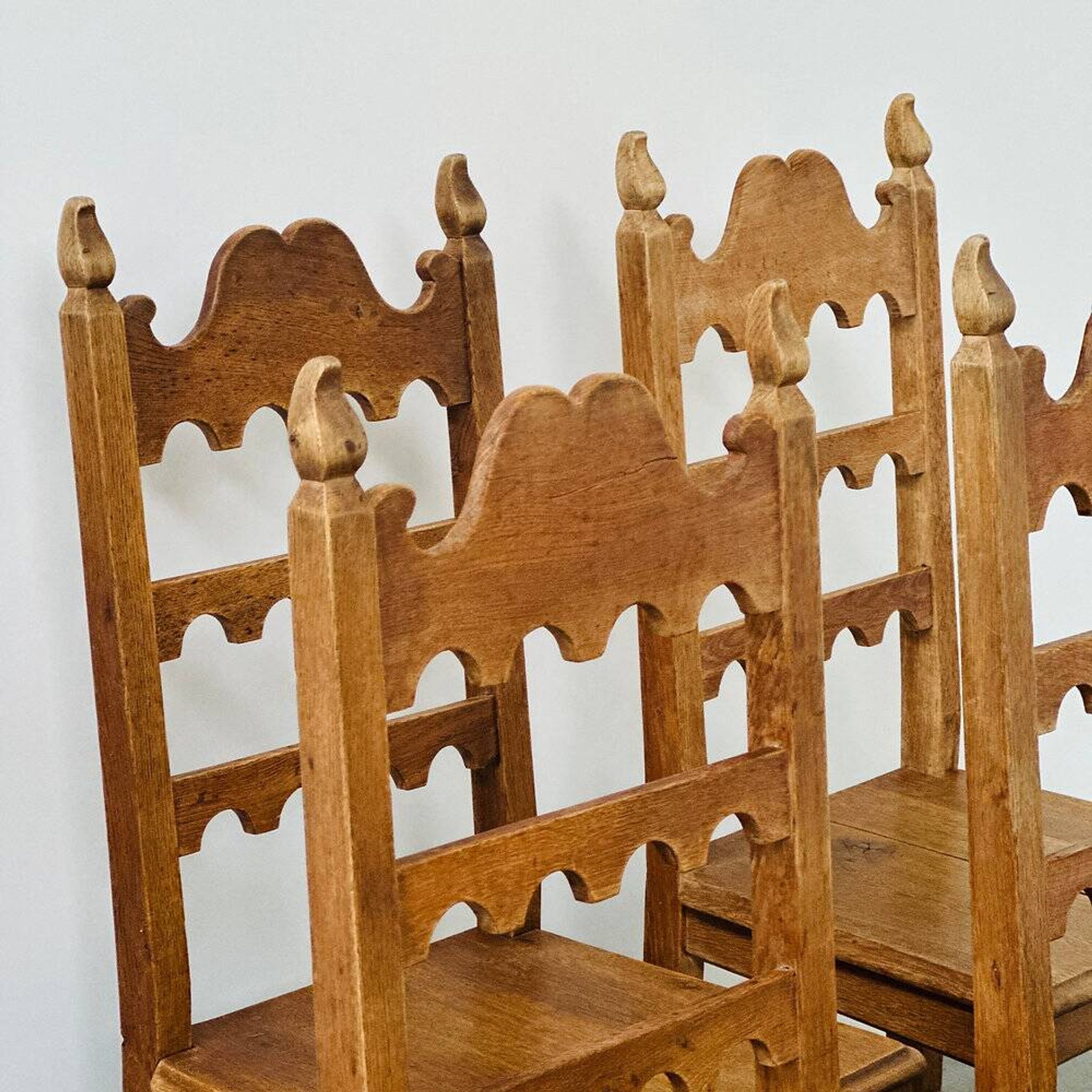Set of 6 vintage solid oak high-back dining chairs – rustic European / Spanish revival