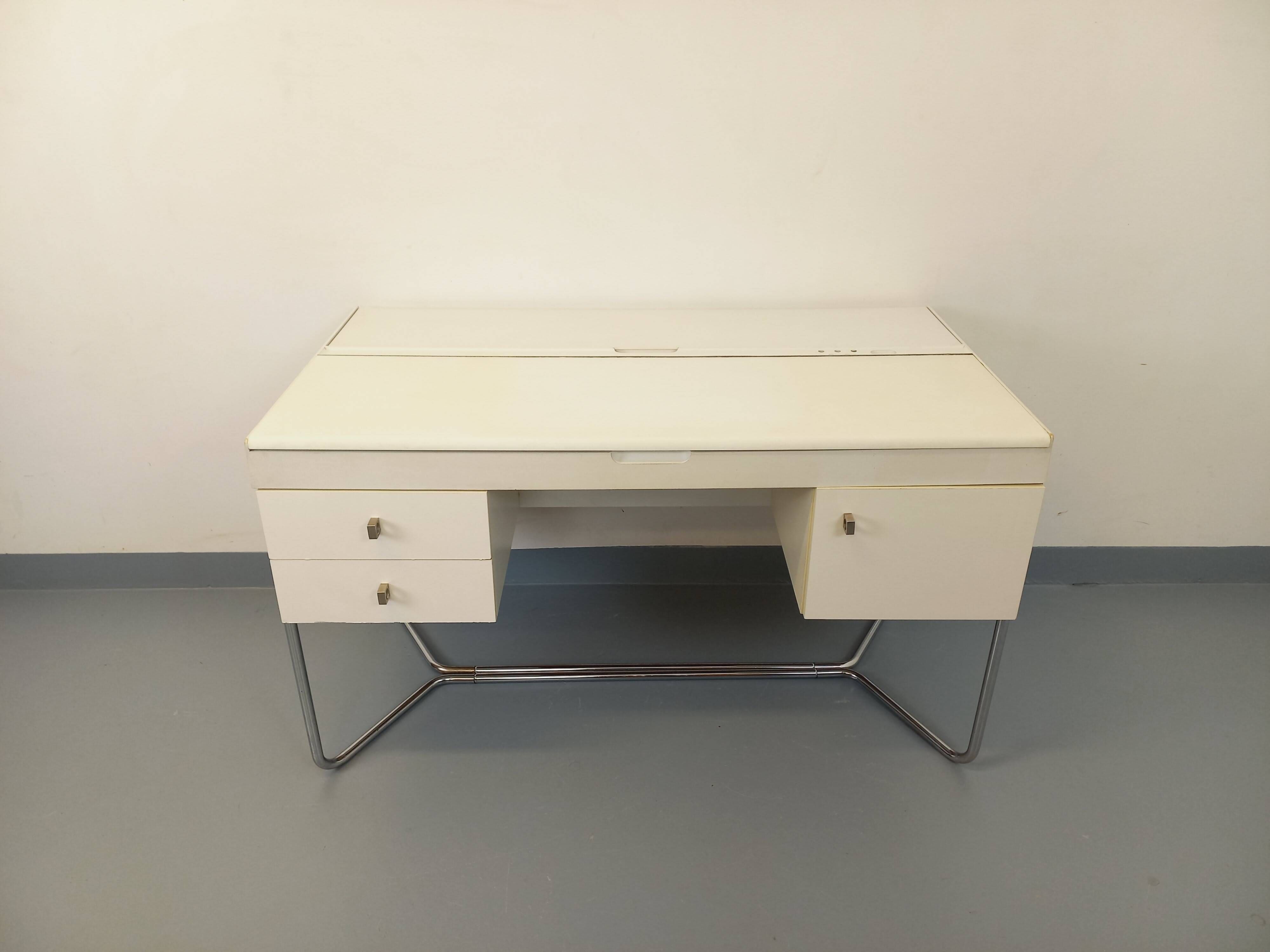 Vintage Bauhaus style desk in melamine and chrome metal from the 1970s.