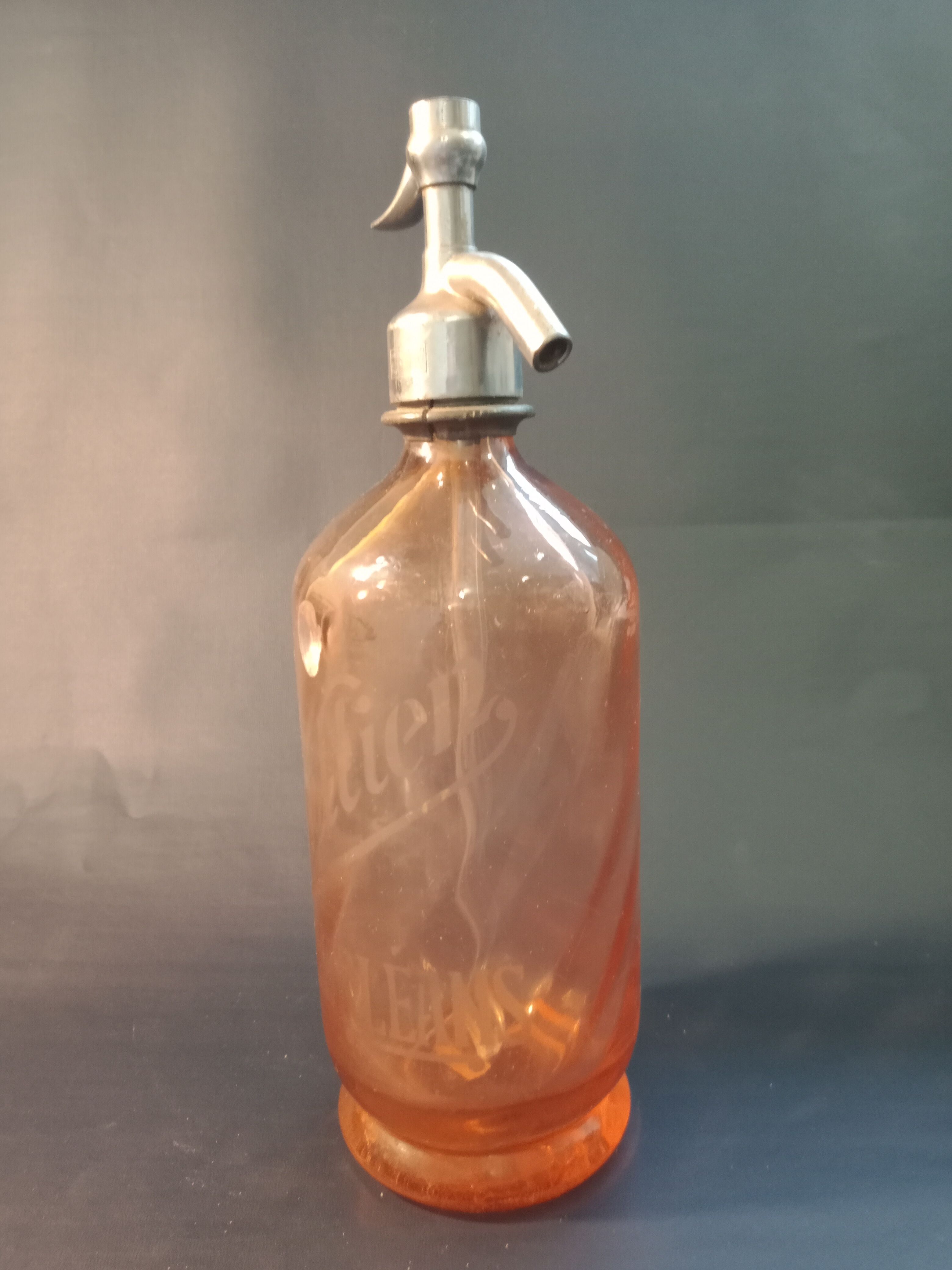 A.Julien Orleans twisted pink glass siphon