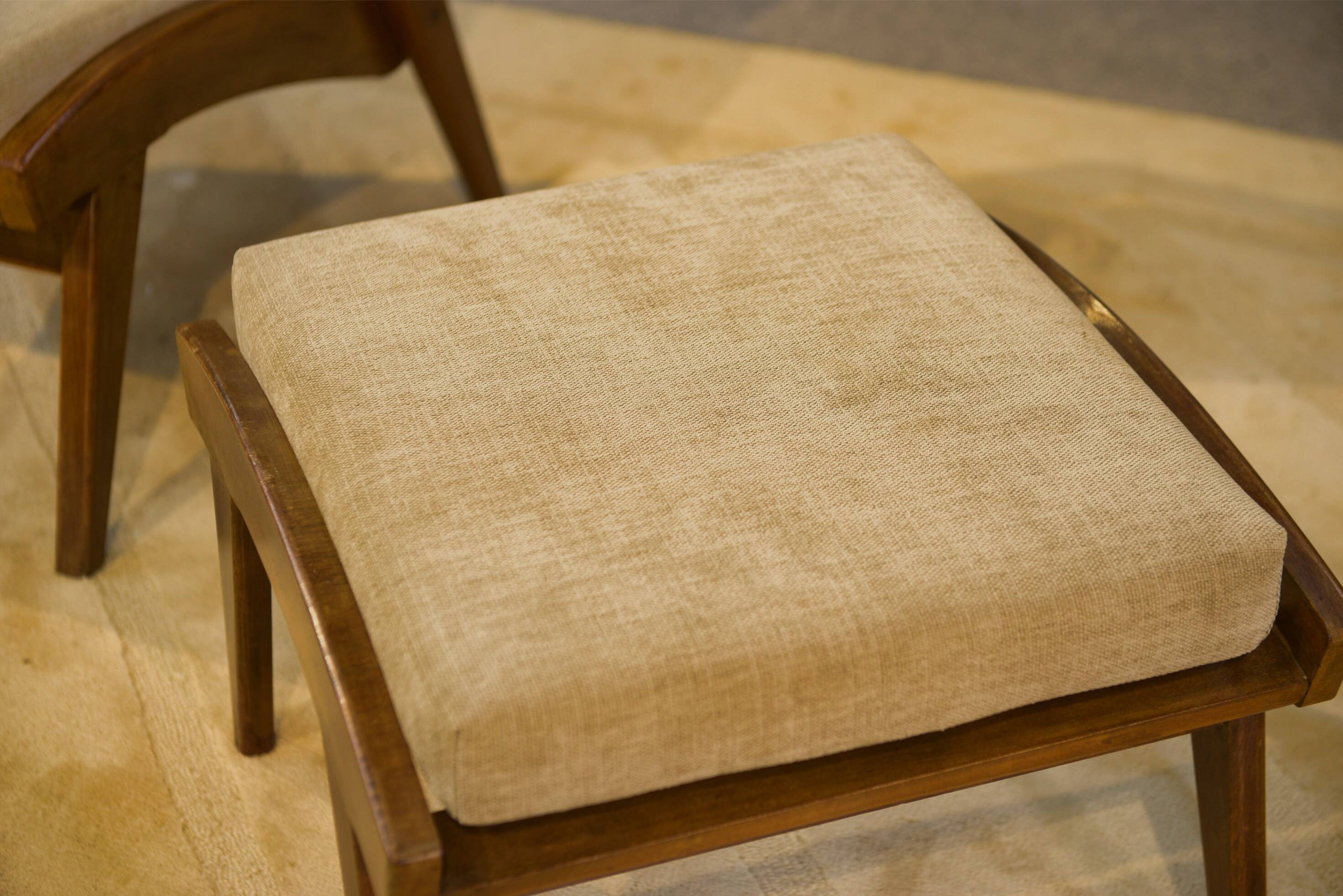 Fauteuil scandinave et deux ottomans 1960’s