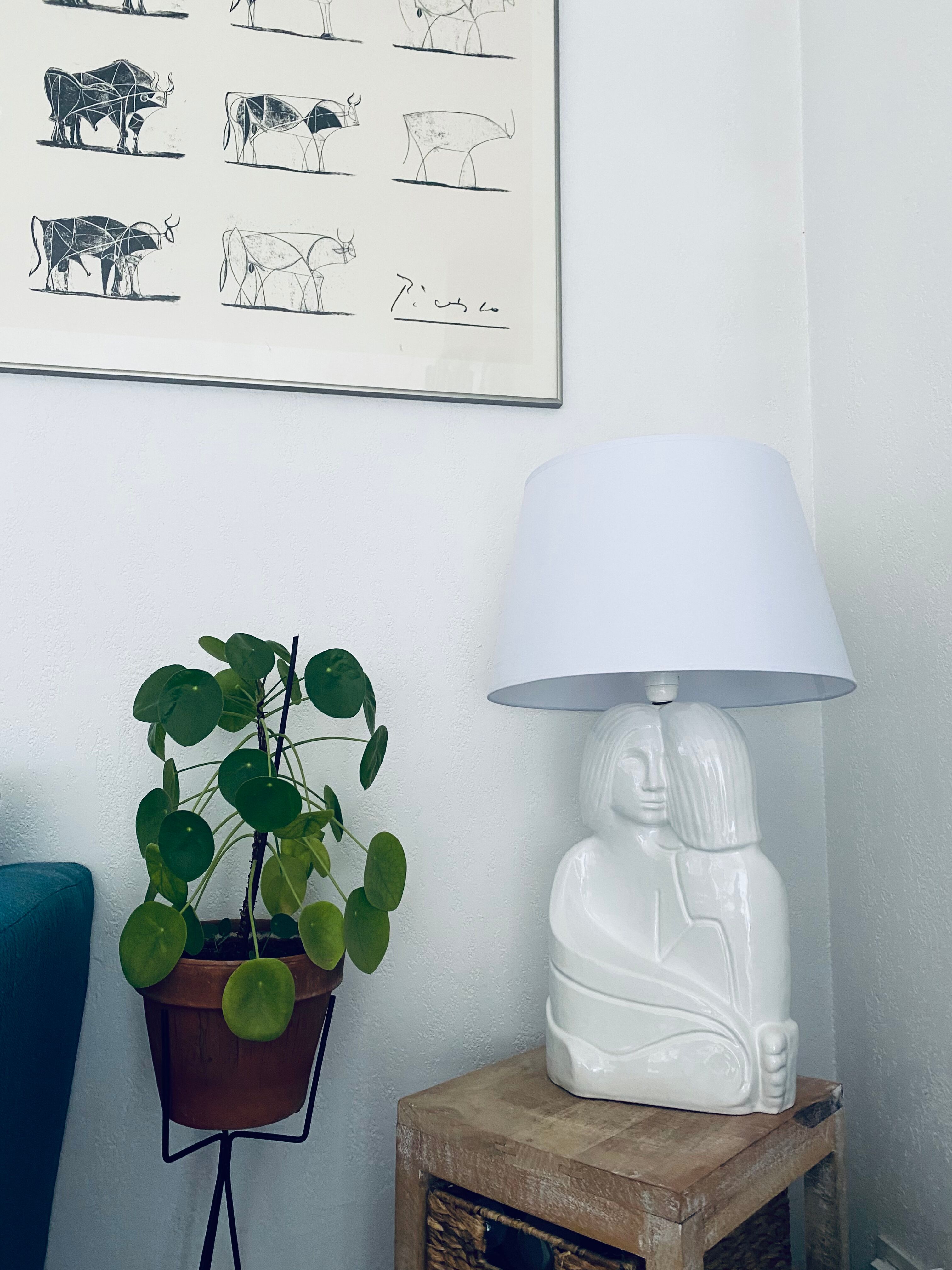 Ceramic entwined couple lamp