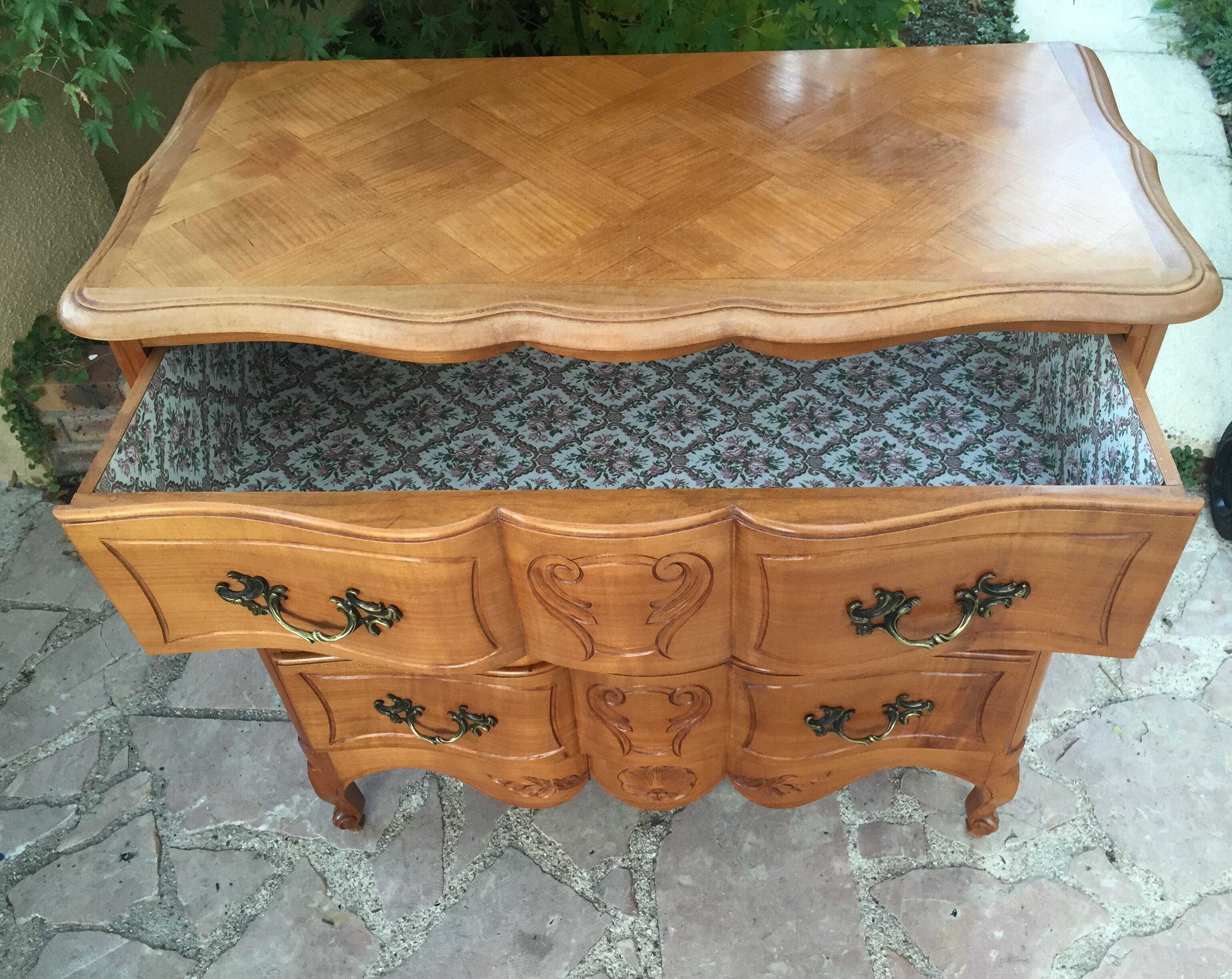 Commode arbalète