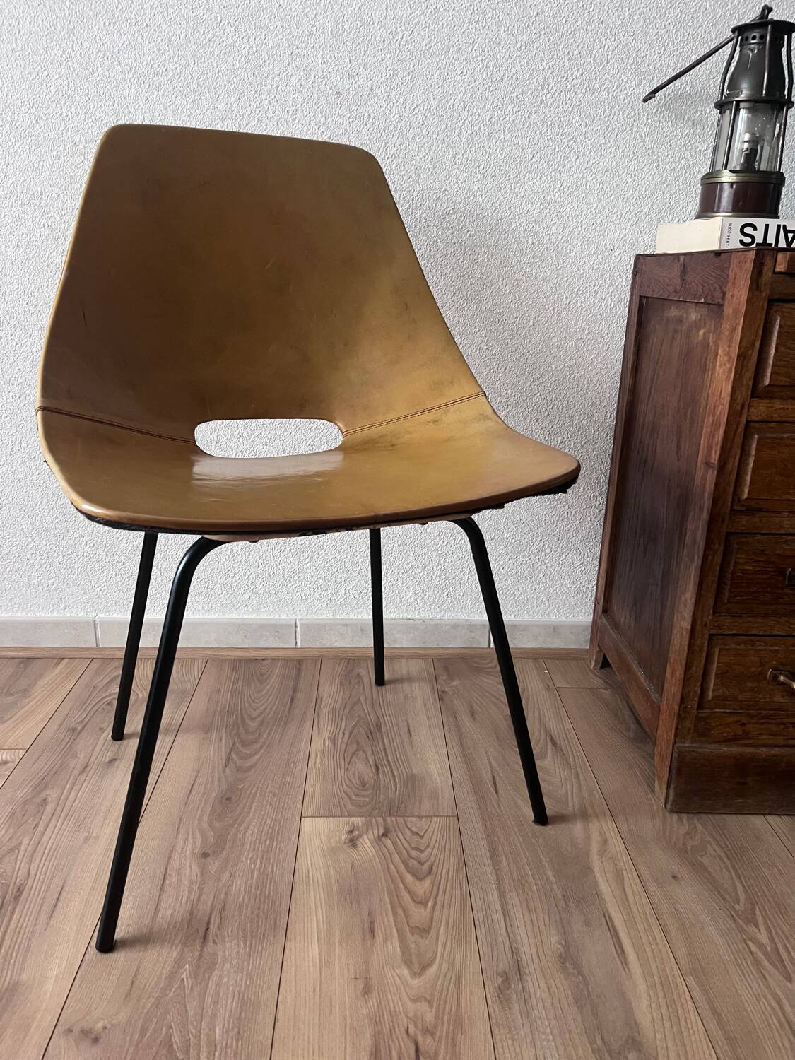 “Tonneau” chair by Pierre Guariche