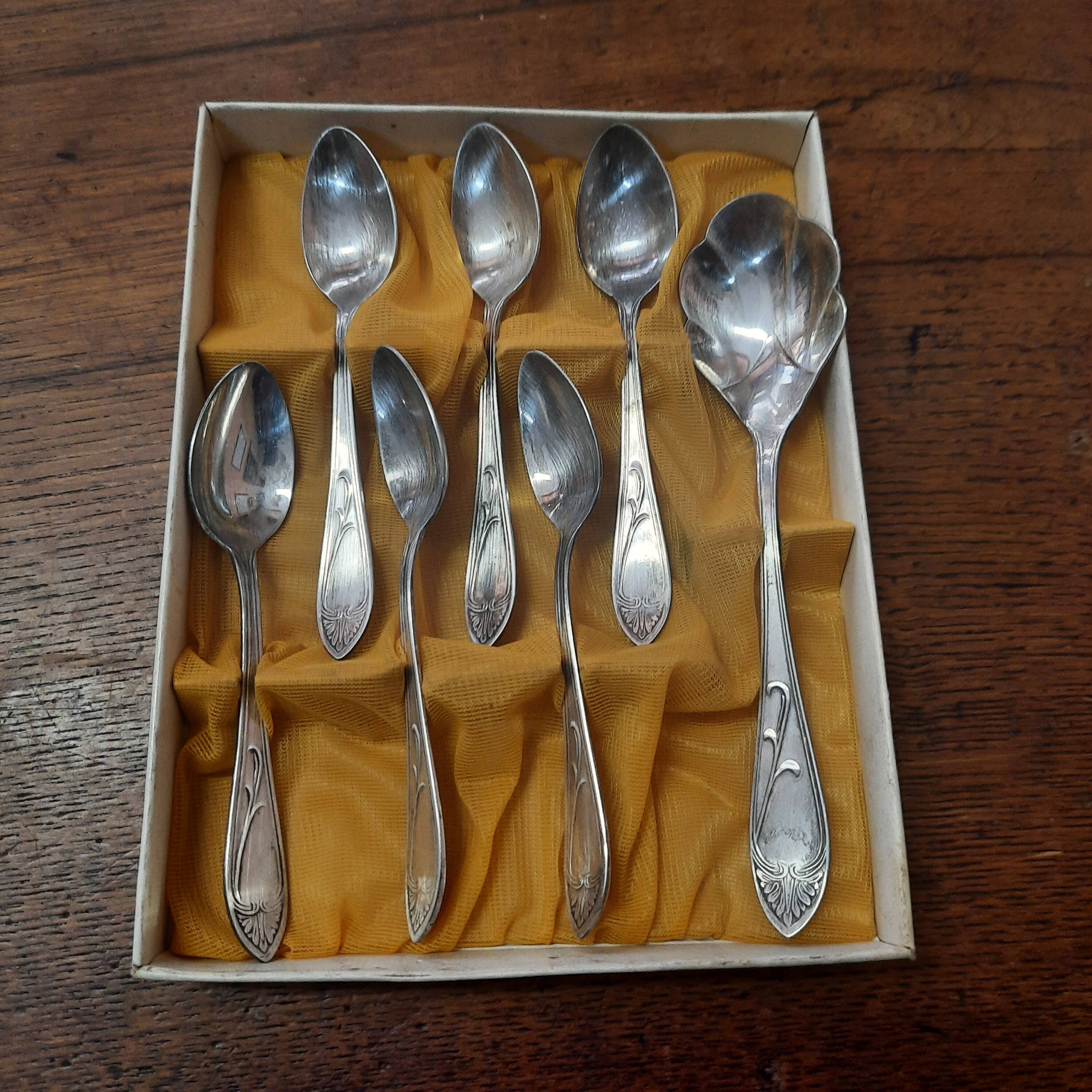 Set of desert spoons