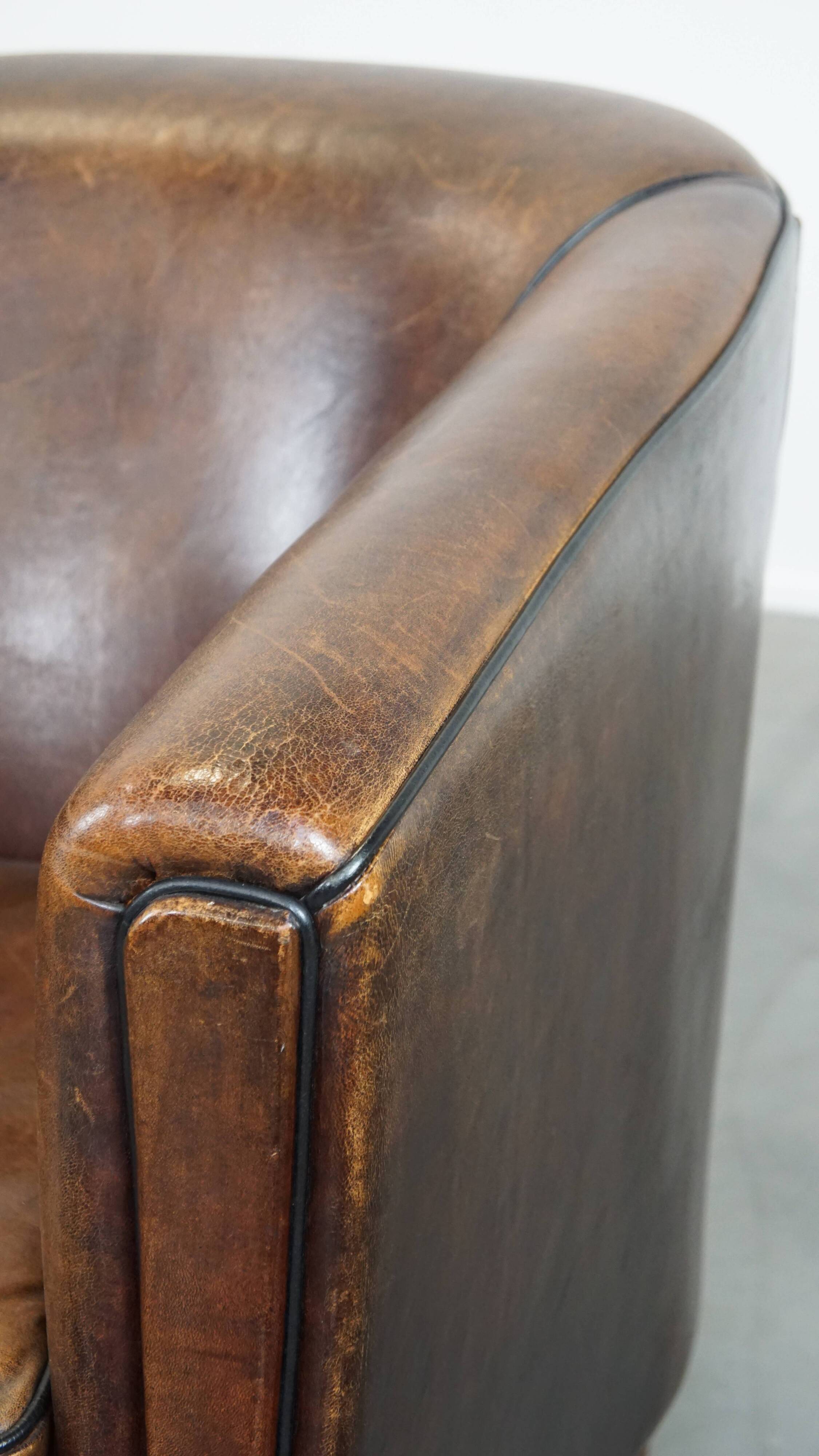 Sheep leather club chair finished with black piping