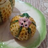 Salt and pepper display melon in slip