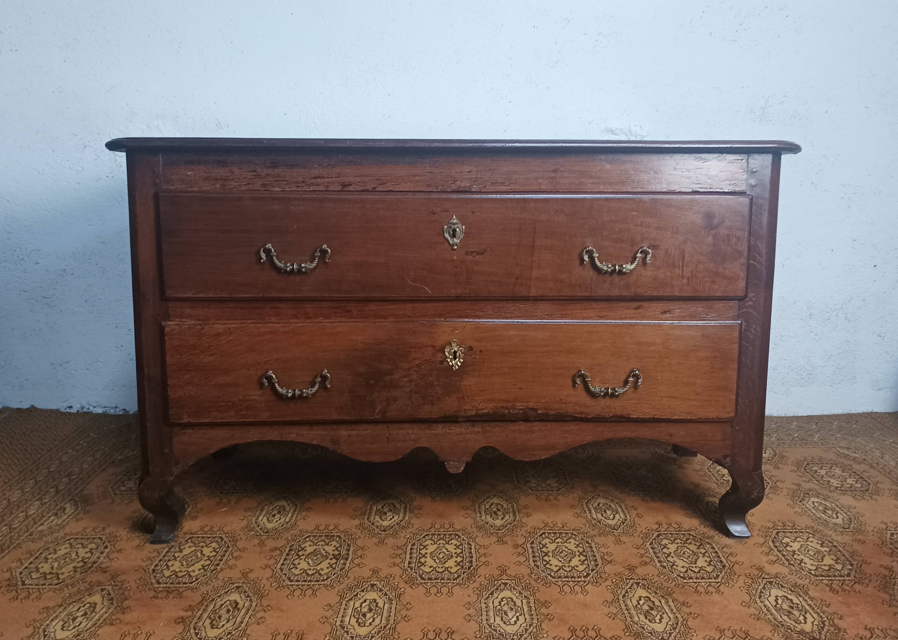Grande commode sauteuse époque 18ème
