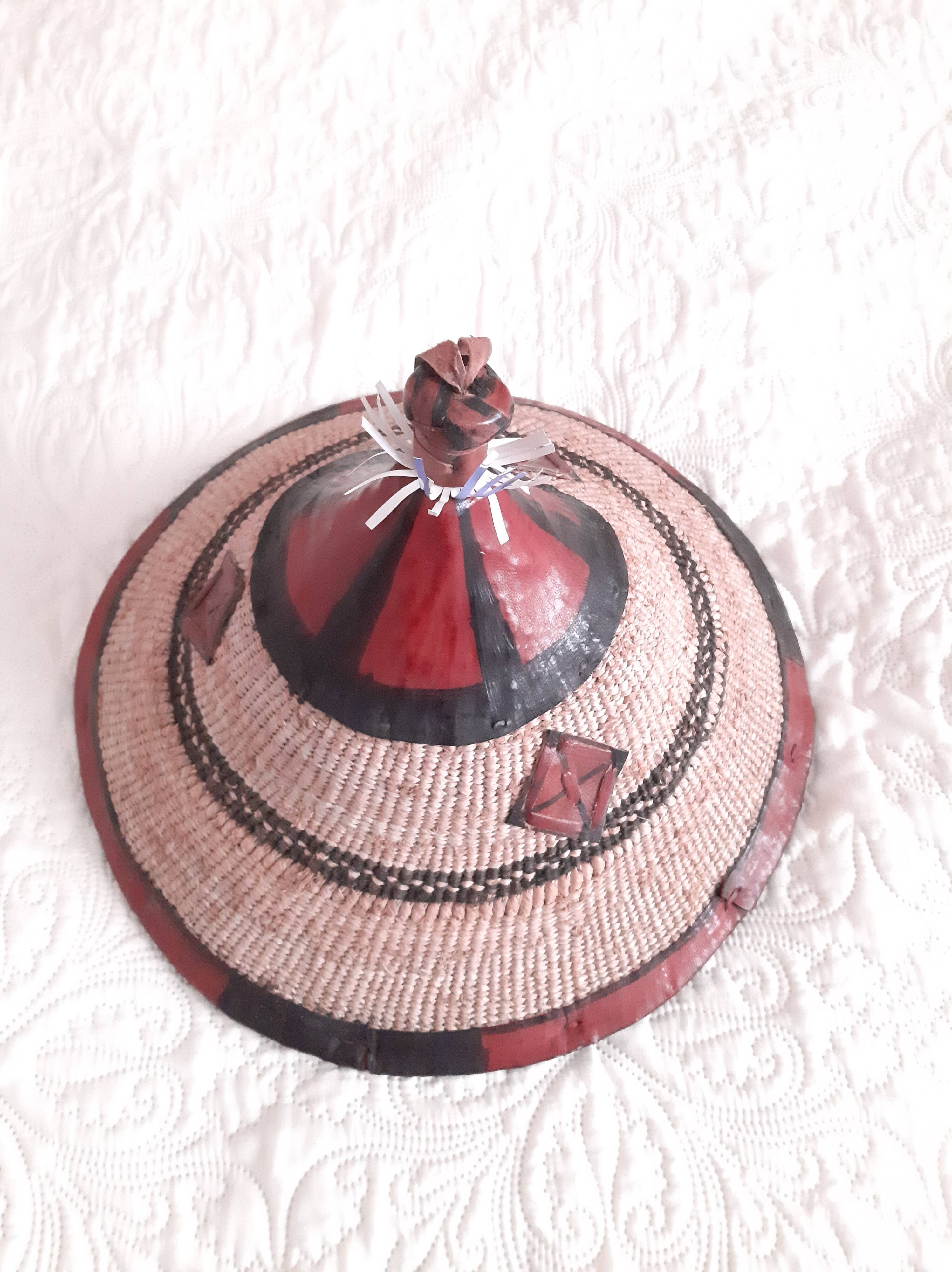 Old hat décor round, braided straw and leather