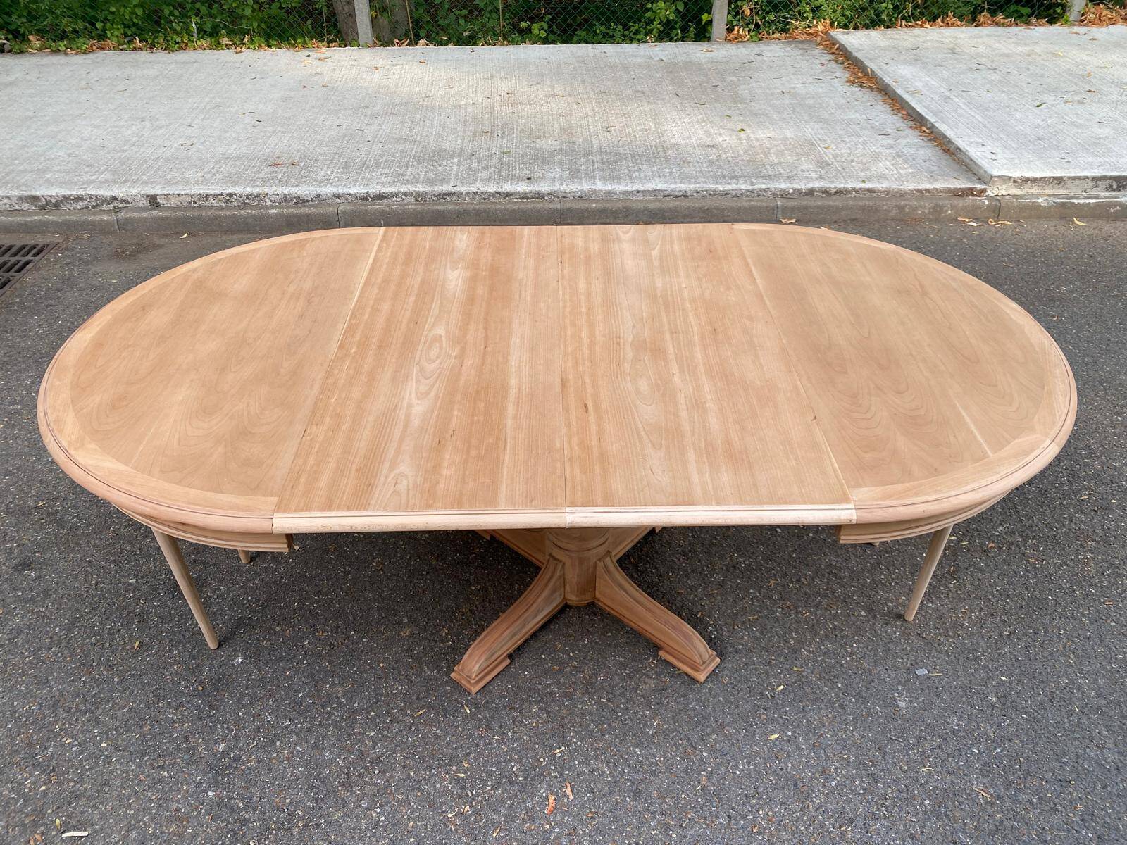 Large extendable round dining table stripped with a central wooden leg 110-198cm.