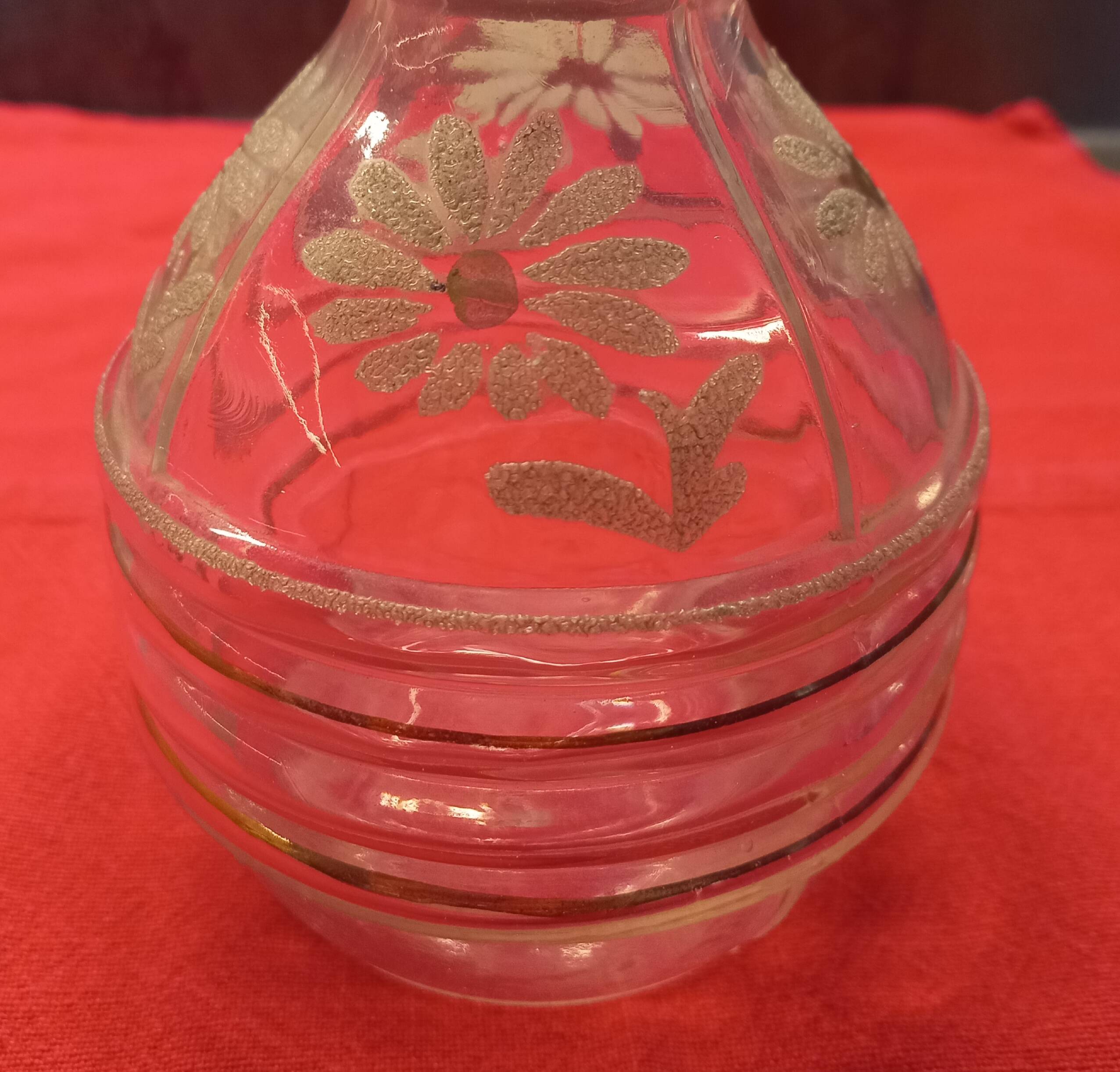 Petite carafe ronde, décor marguerites
