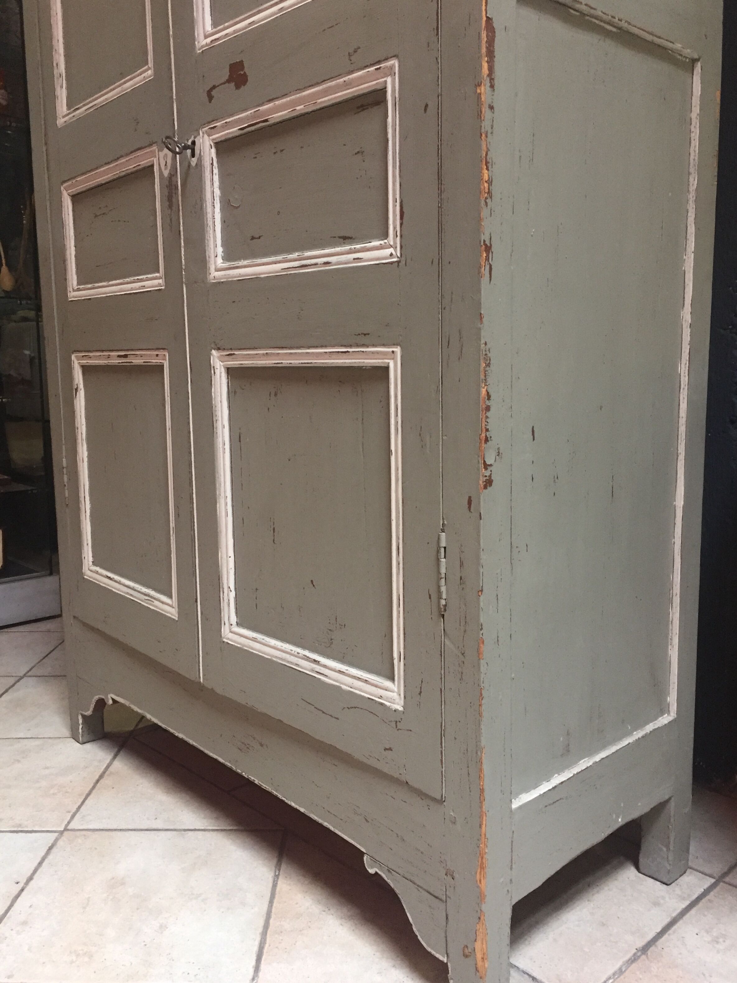 Two tone Parisian 2 door wardrobe