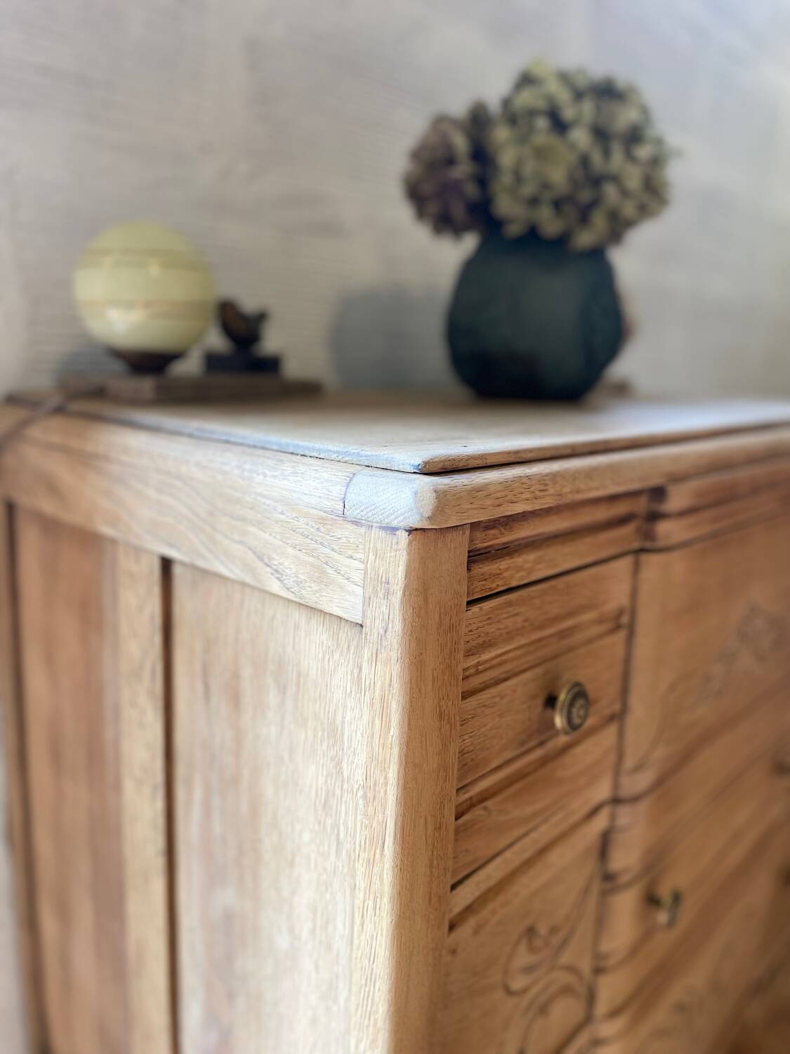 Chest of drawers