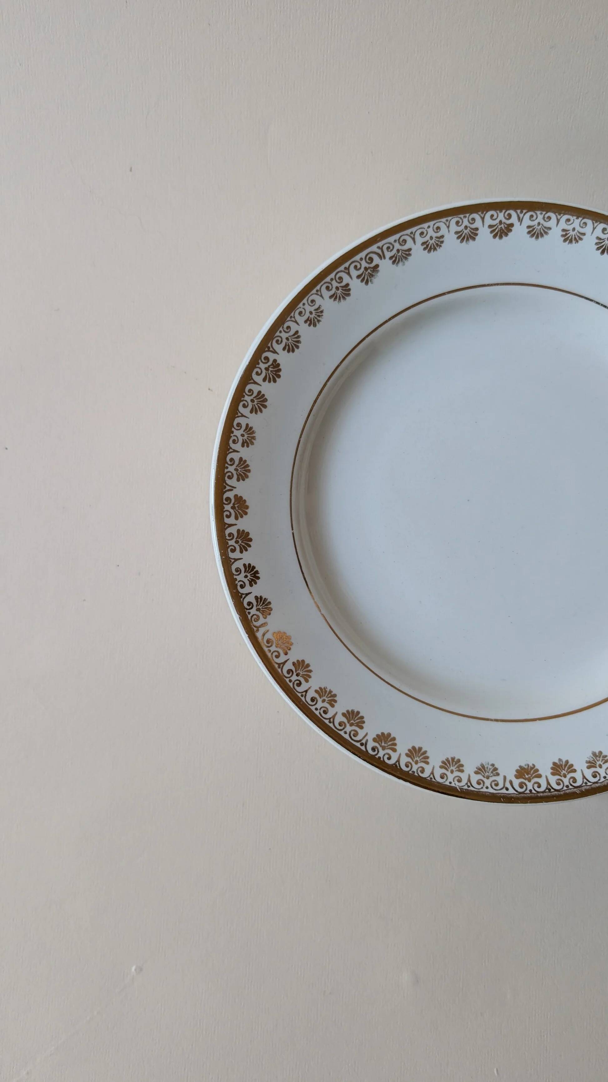 Set of 5 dessert plates