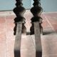 Chenets vintage, paire de chenets, accessoire cheminée, chenets laiton et fonte, andirons