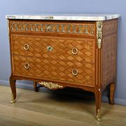 Commode Sauteuse en Marqueterie, style Transition Louis XV Louis XVI – Débu