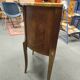 Commode Demi-Lune de style Louis XVI à deux tiroirs avec pla