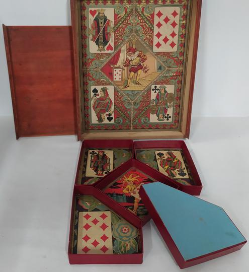 Yellow dwarf game box, vintage 1920