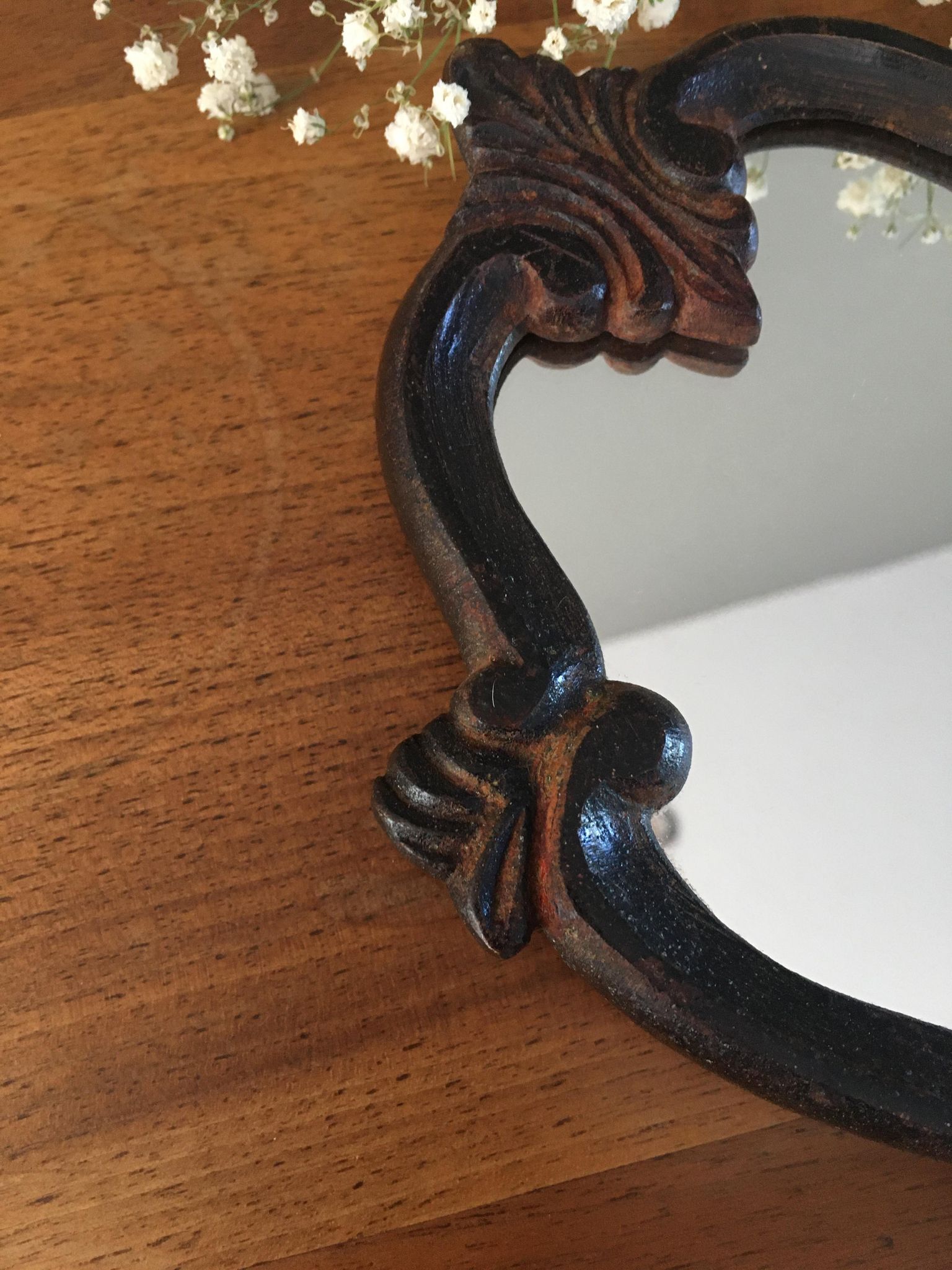 Vintage fiddle mirror to put down.