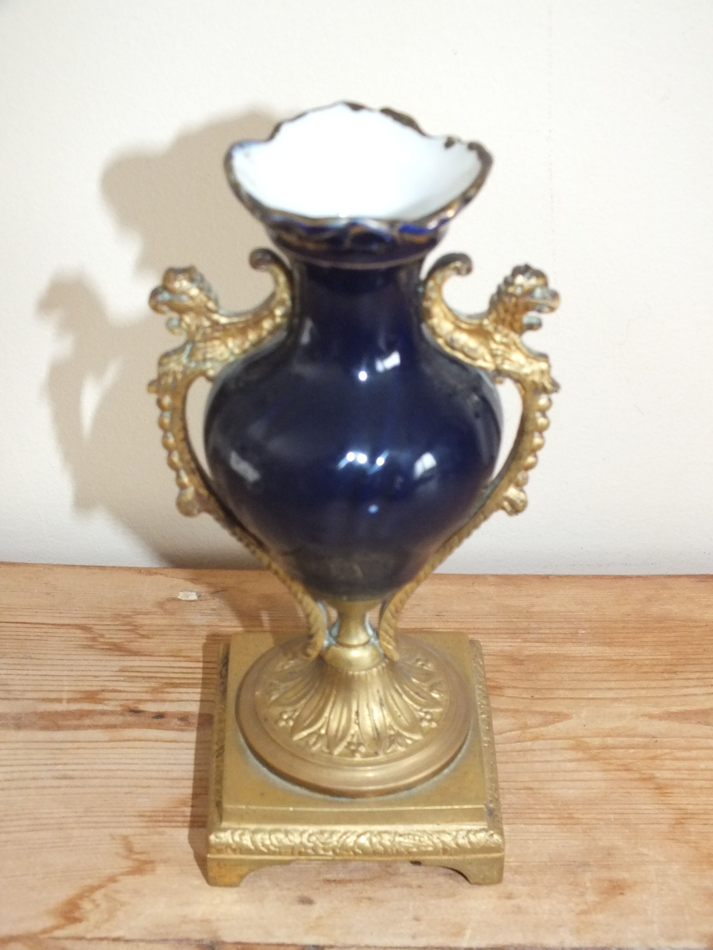 Medicis vase in porcelain