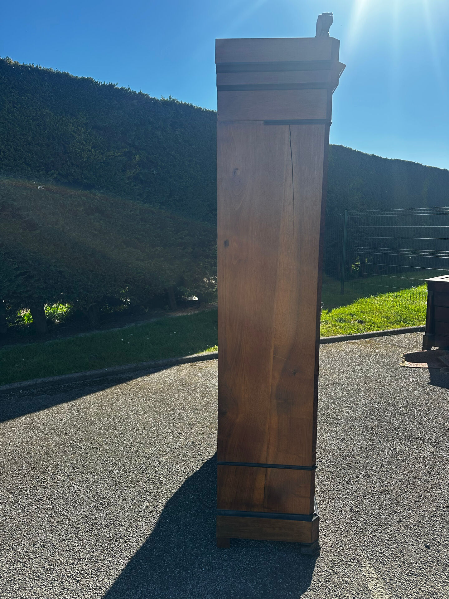 Armoire à glace Napoléon III en placage de loupe