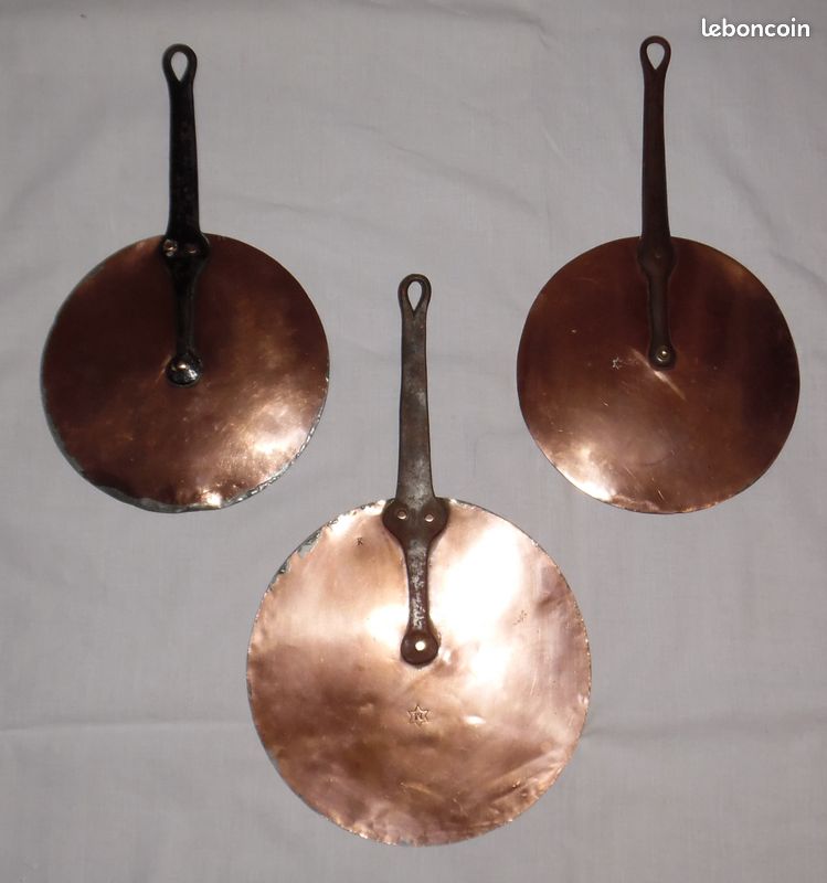Set of 3 copper lids late nineteenth early twentieth century