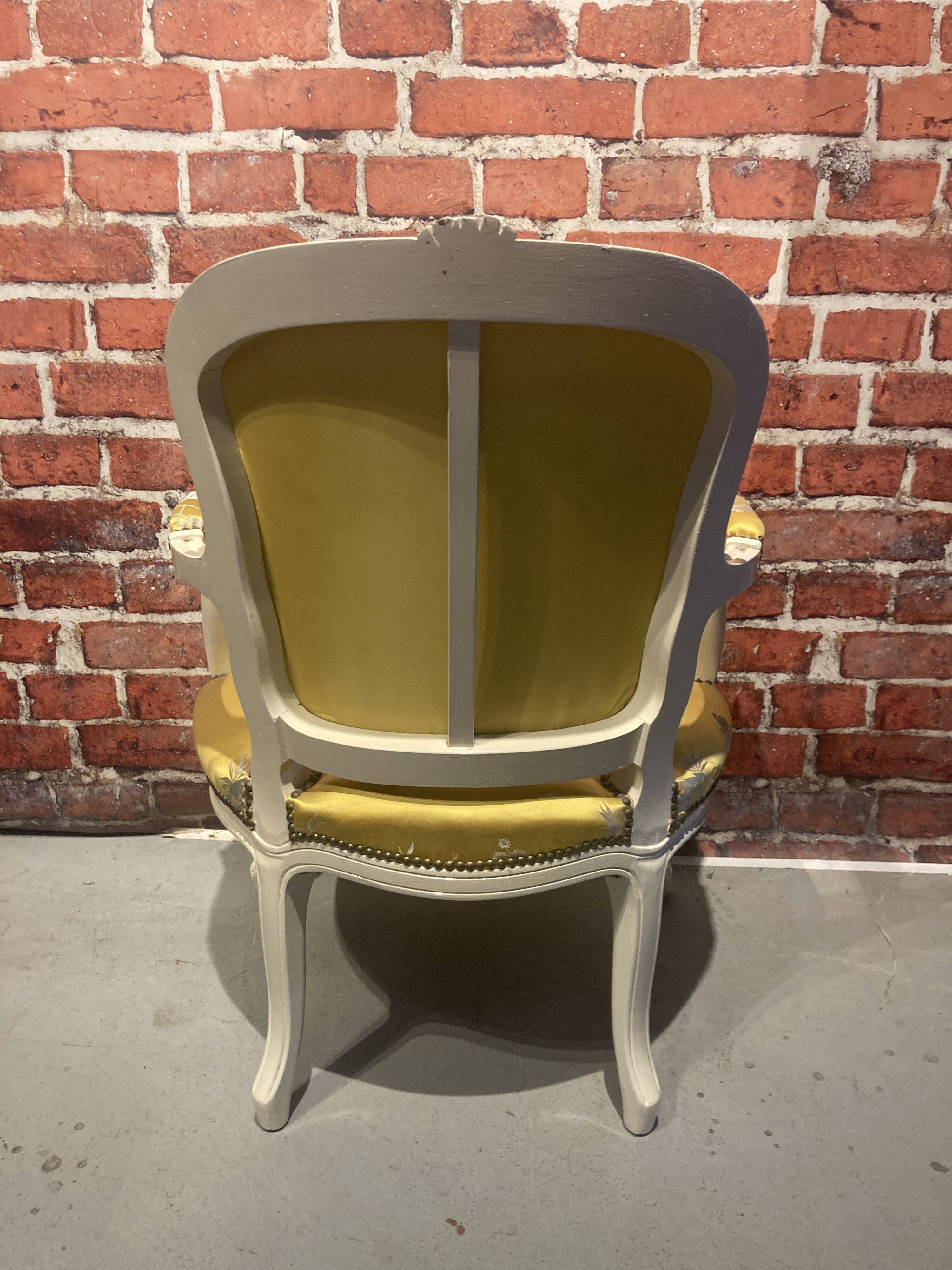 Lot d'un fauteuil et d'une chaise