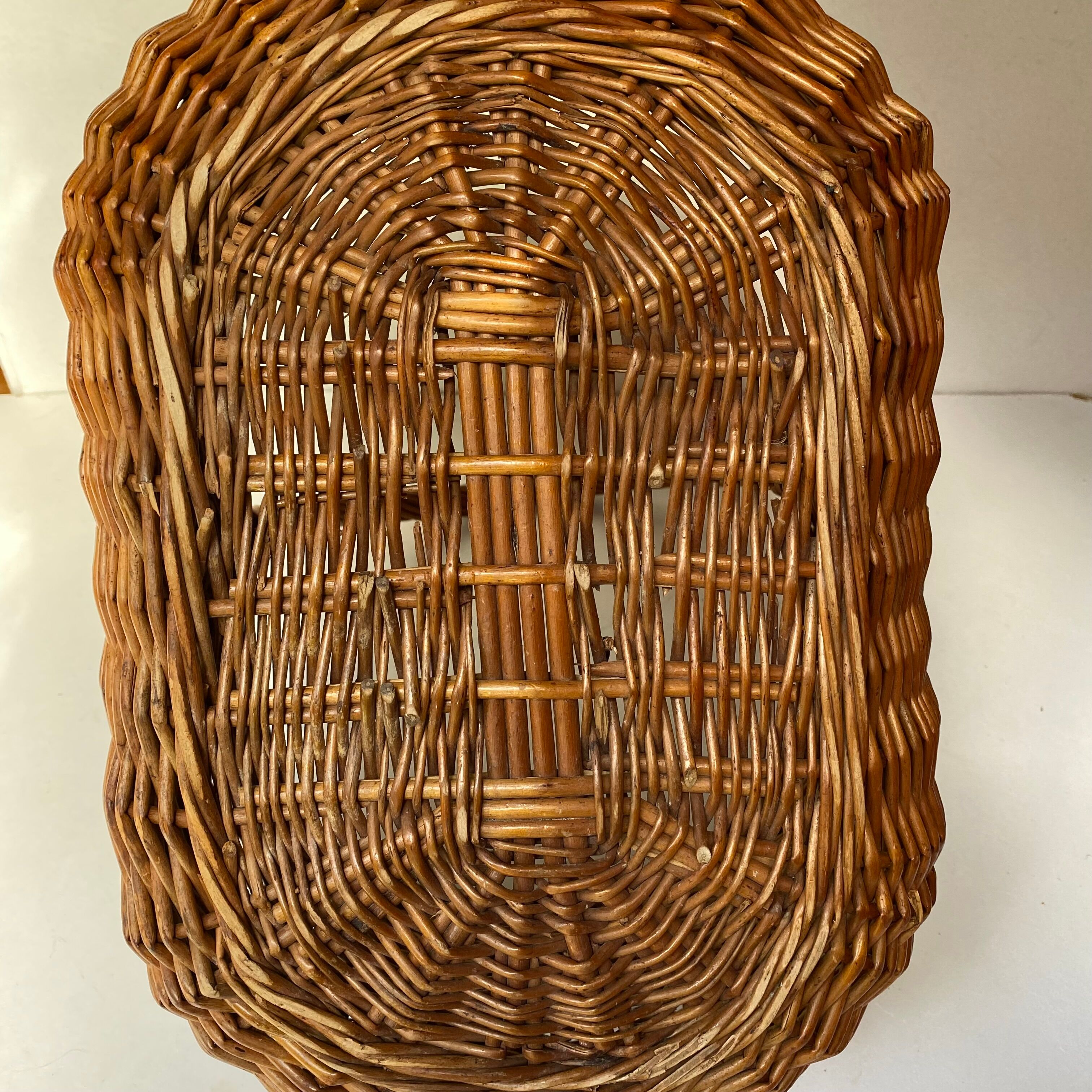 Woven wicker basket