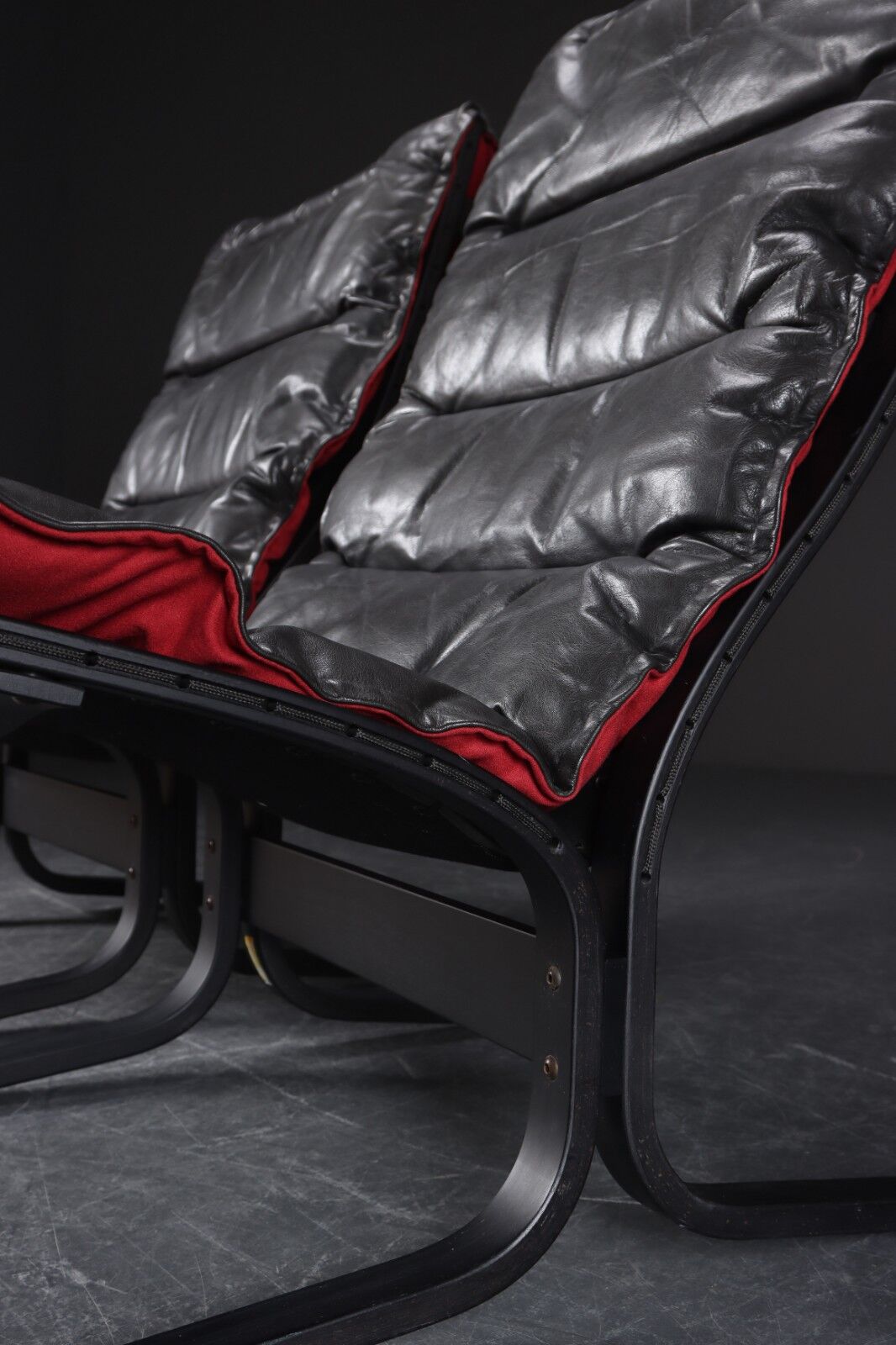 Vintage Siesta armchair and ottoman in black leather with red backrest by Ingmar Relling