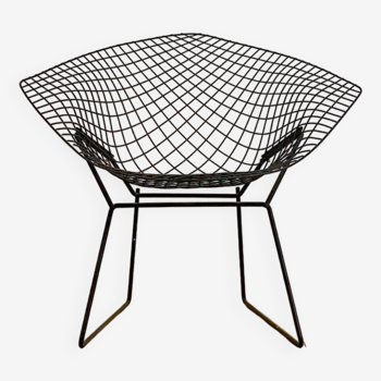 Fauteuil HARRY BERTOIA pour KNOLL "Diamond" en métal noir. Ancienne édition. Etat d'usage.