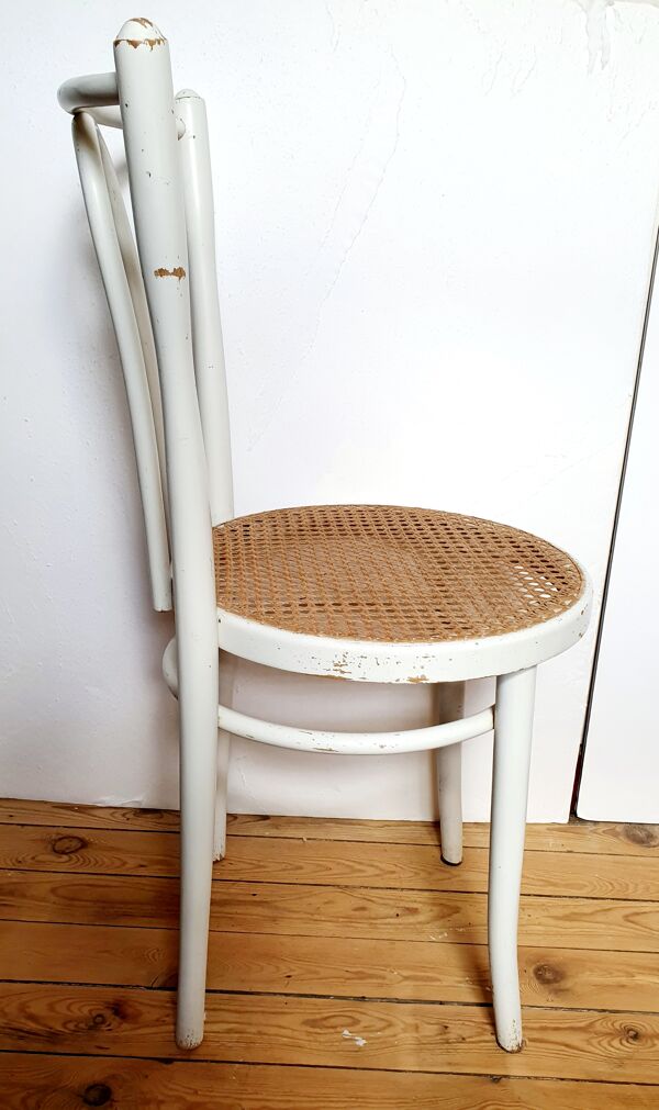 Chaise de bistrot cannée