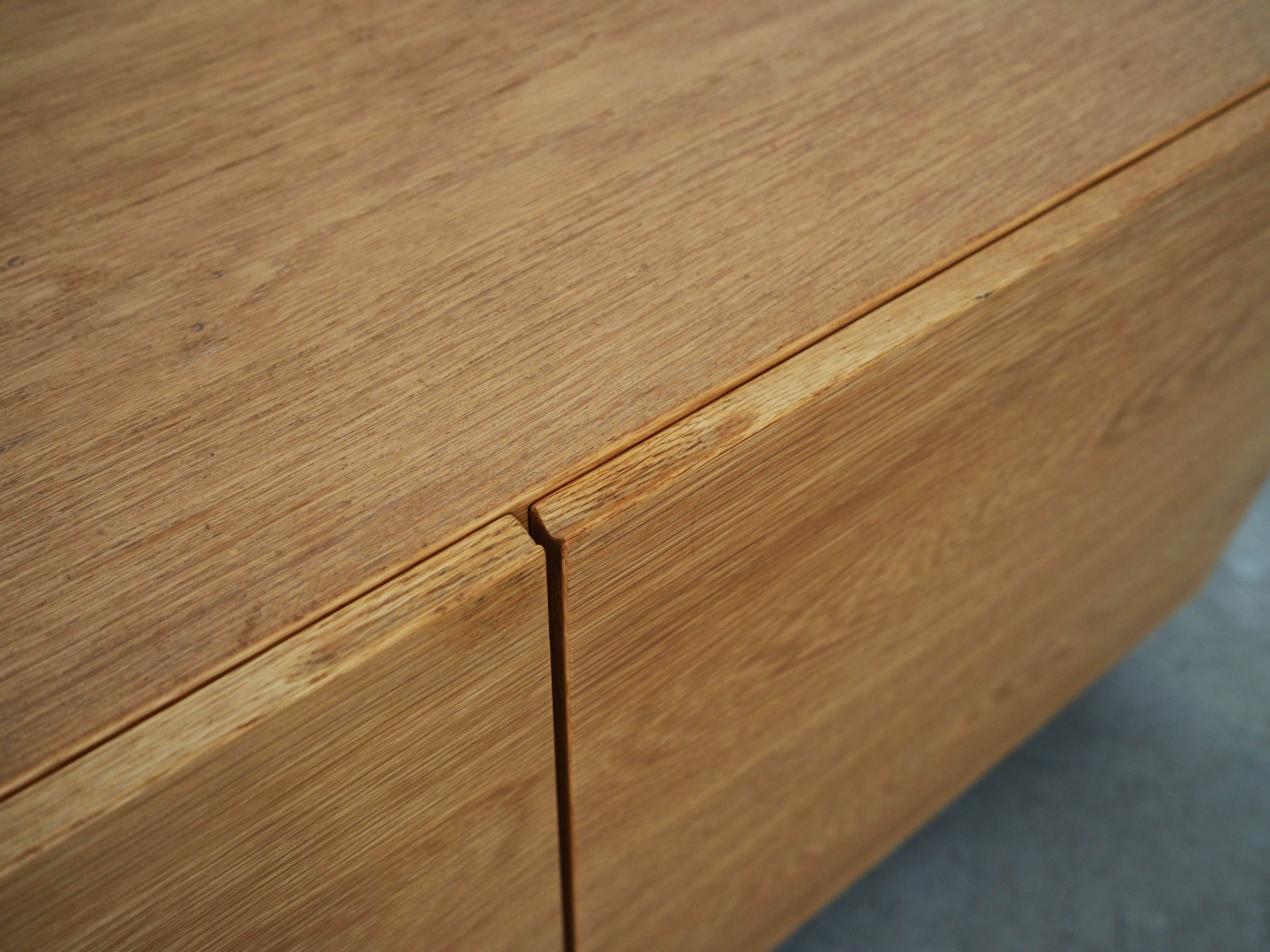 Buffet en frêne, design danois, années 1970, production : Danemark